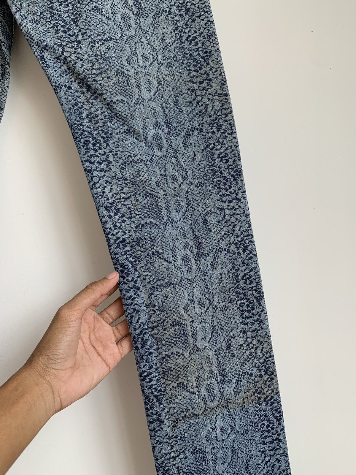 Hysteric Glamour 2000s Hysteric Glamour Snake Pattern Skinny Jeans Size US 26 / EU 42 - 19 Thumbnail