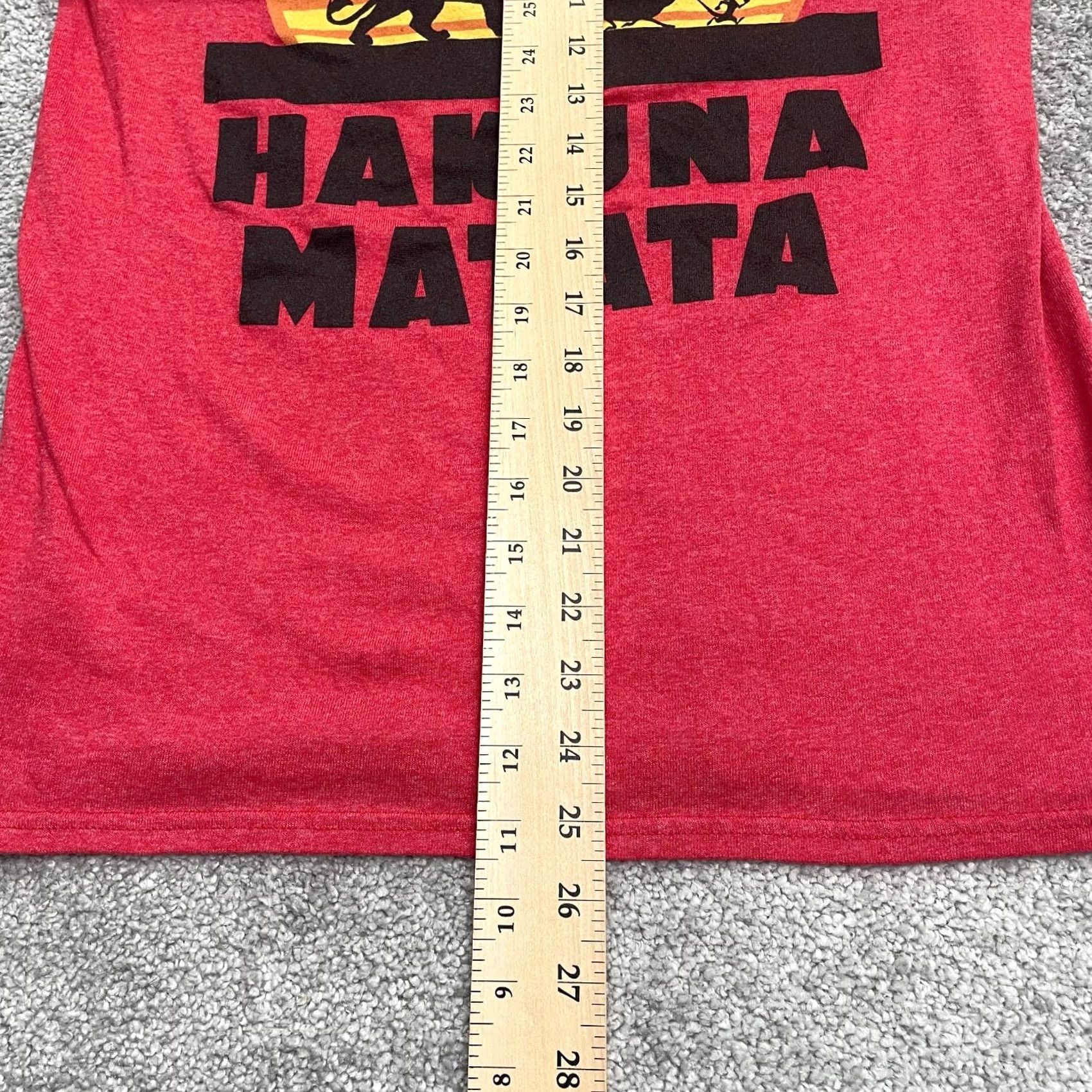 Disney Disney Lion King Hakuna Matata T-Shirt Womens Small Red Crew Neck Graphic Tee Size S / US 4 / IT 40 - 6 Thumbnail