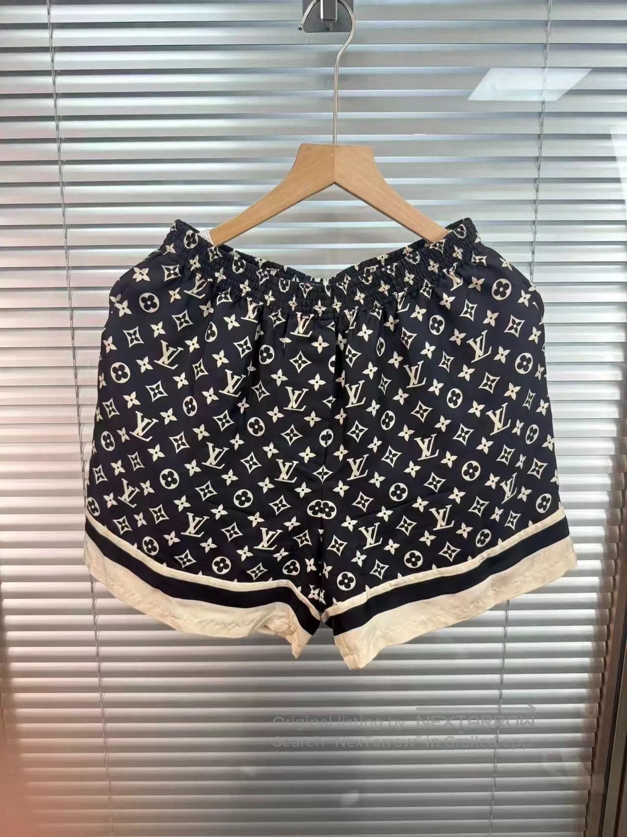 Louis Vuitton Louis Vuitton Black Logo Silk Shorts. Size US 36 / EU 52 - 1 Thumbnail