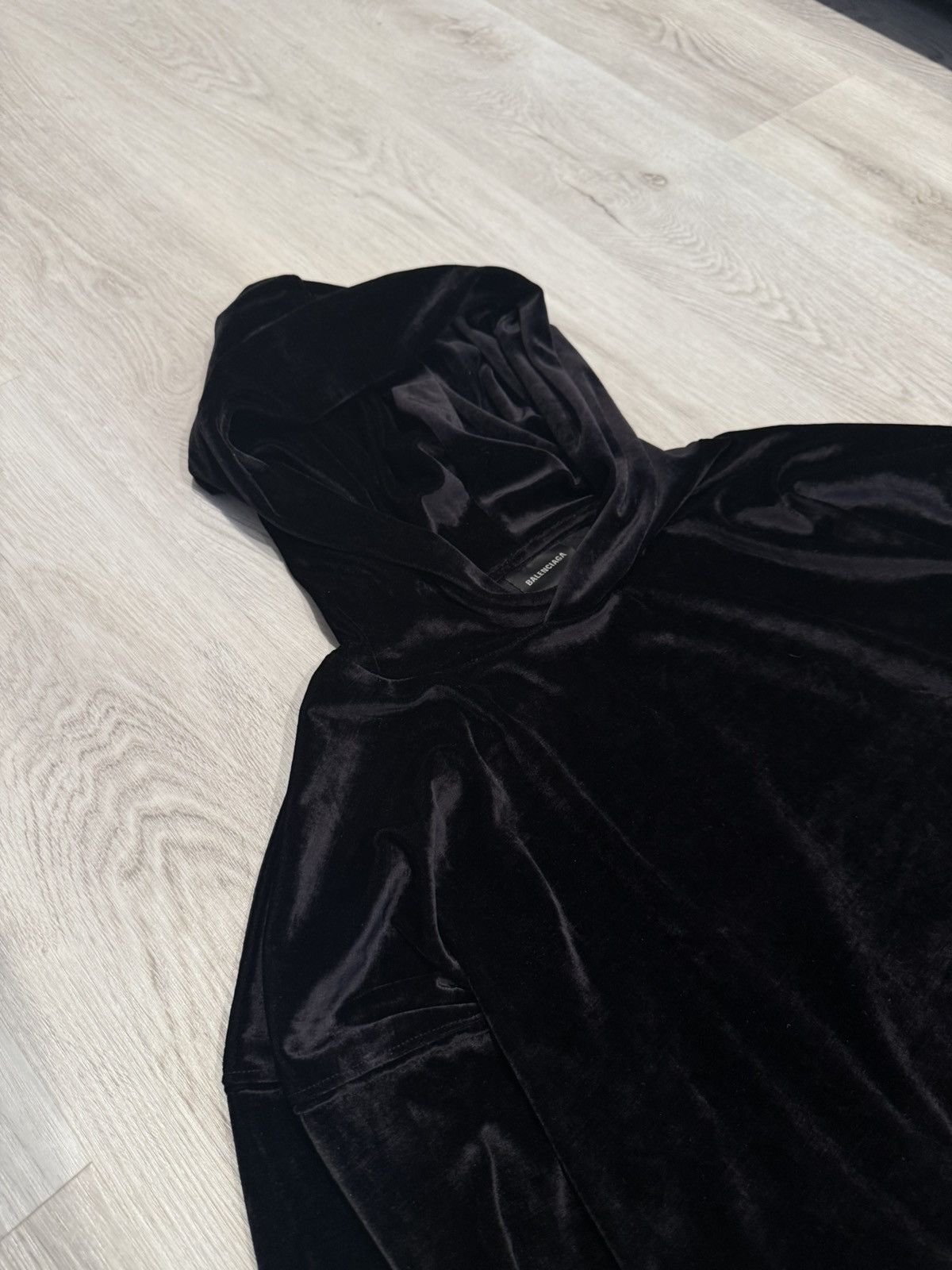 Balenciaga f/w 2022 velvet hoodie!! Size US M / EU 48-50 / 2 - 3 Thumbnail