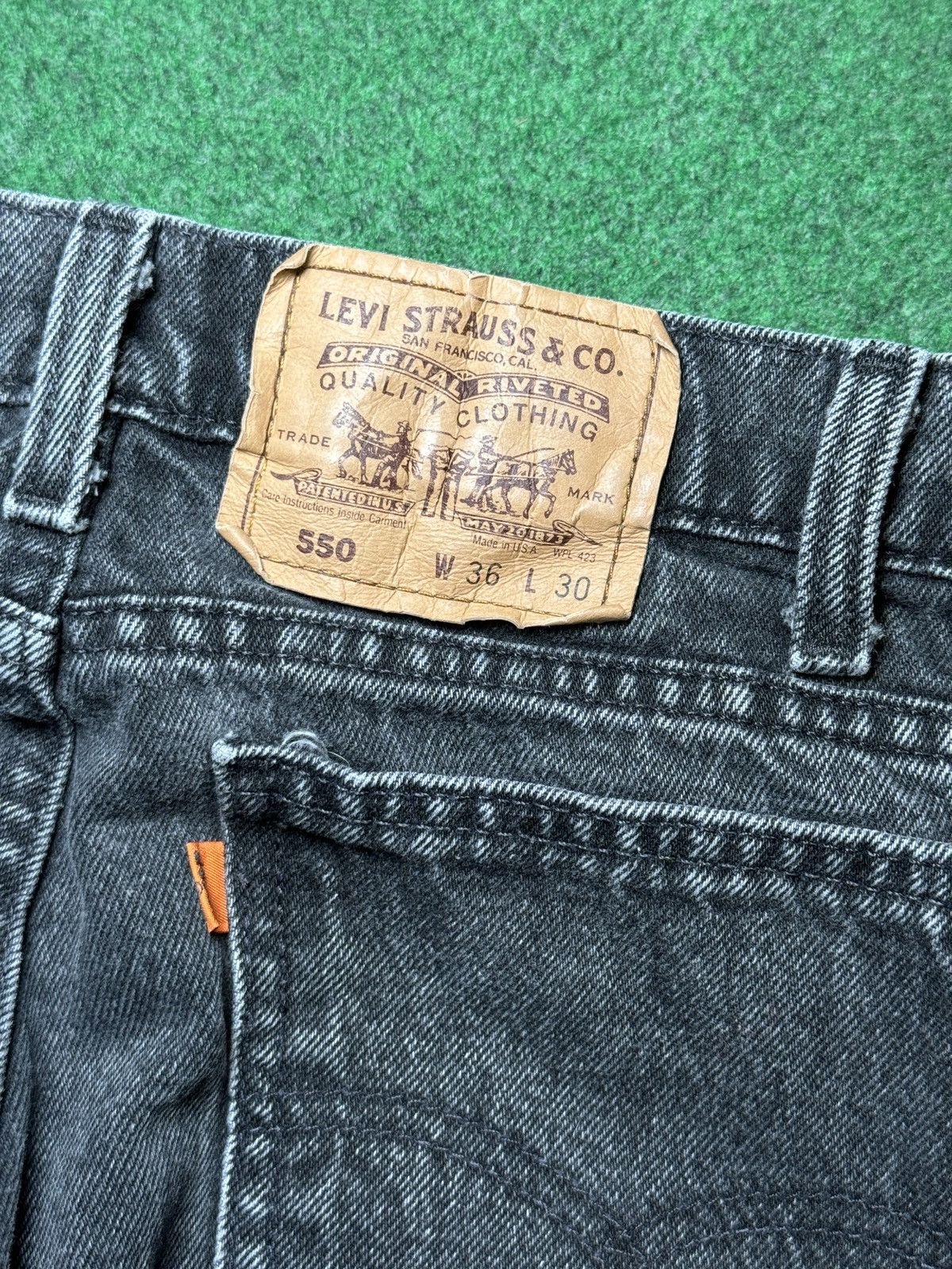 Levi's Vintage Clothing × Vintage Vintage 90s Levi’s 550 Orange Tab Relaxed Dark Wash Jeans Size US 36 / EU 52 - 2 Thumbnail