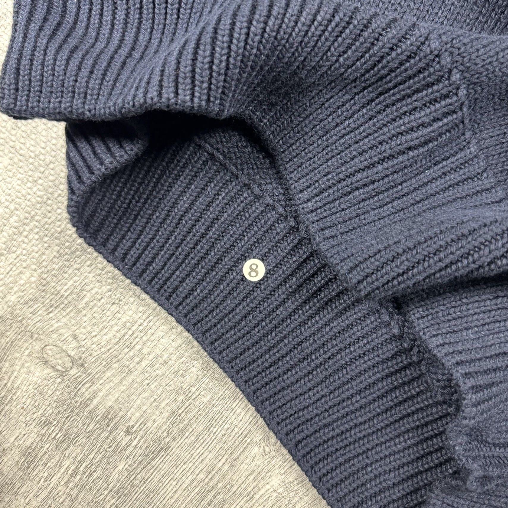 Izod VINTAGE IZOD 80S EMBROIDERED CREST V-NECK PULLOVER SWEATER L NAVY COTTON MENS Size US L / EU 52-54 / 3 - 5 Thumbnail