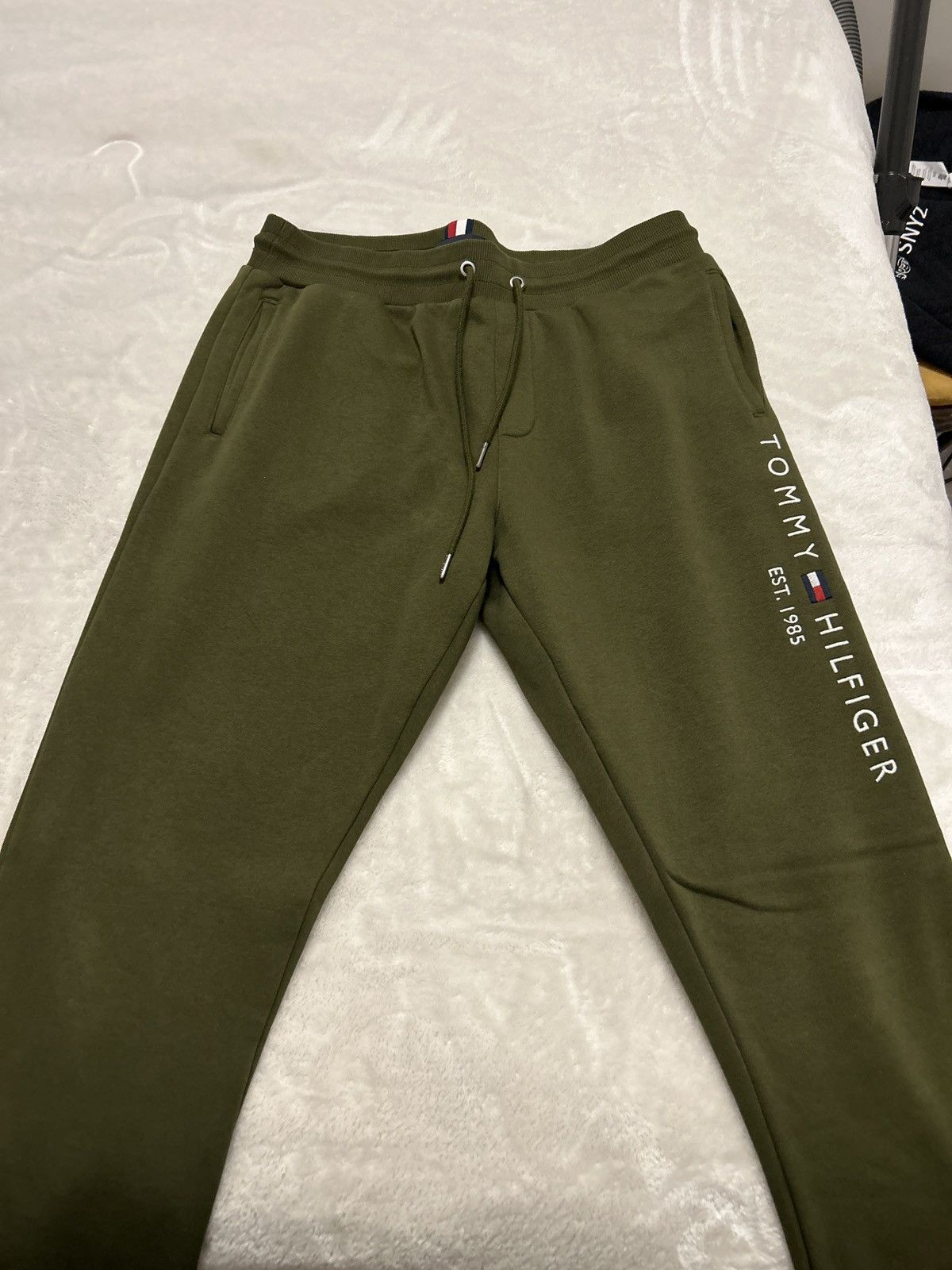 Tommy Hilfiger Tommy Hilfiger sweatpants/joggers Size US 33 - 1 Thumbnail