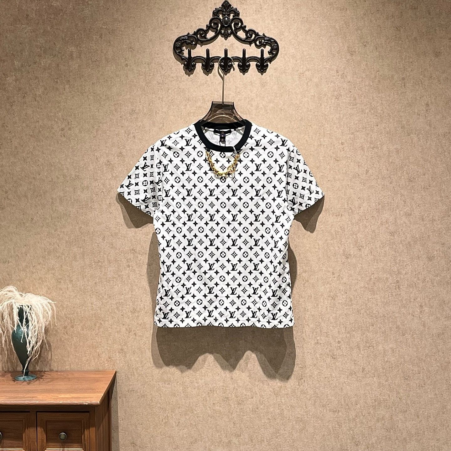 Louis Vuitton Louis Vuitton Monogram Chain T-Shirt Size M Size M / US 6-8 / IT 42-44 - 1 Thumbnail