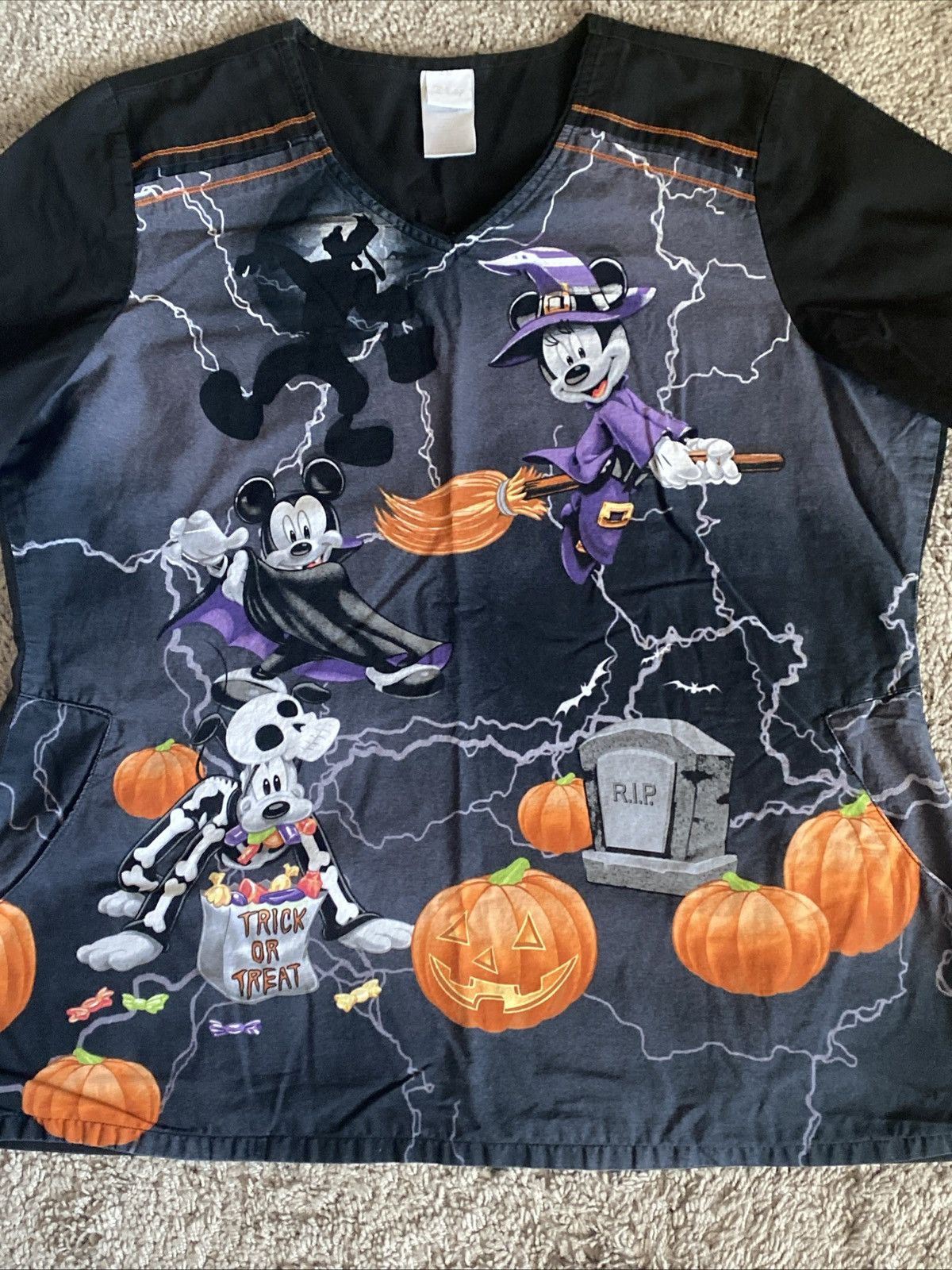Disney Disney Mickey mouse & Friends Halloween Themed Scrub top Size XL / US 12-14 / IT 48-50 - 5 Thumbnail