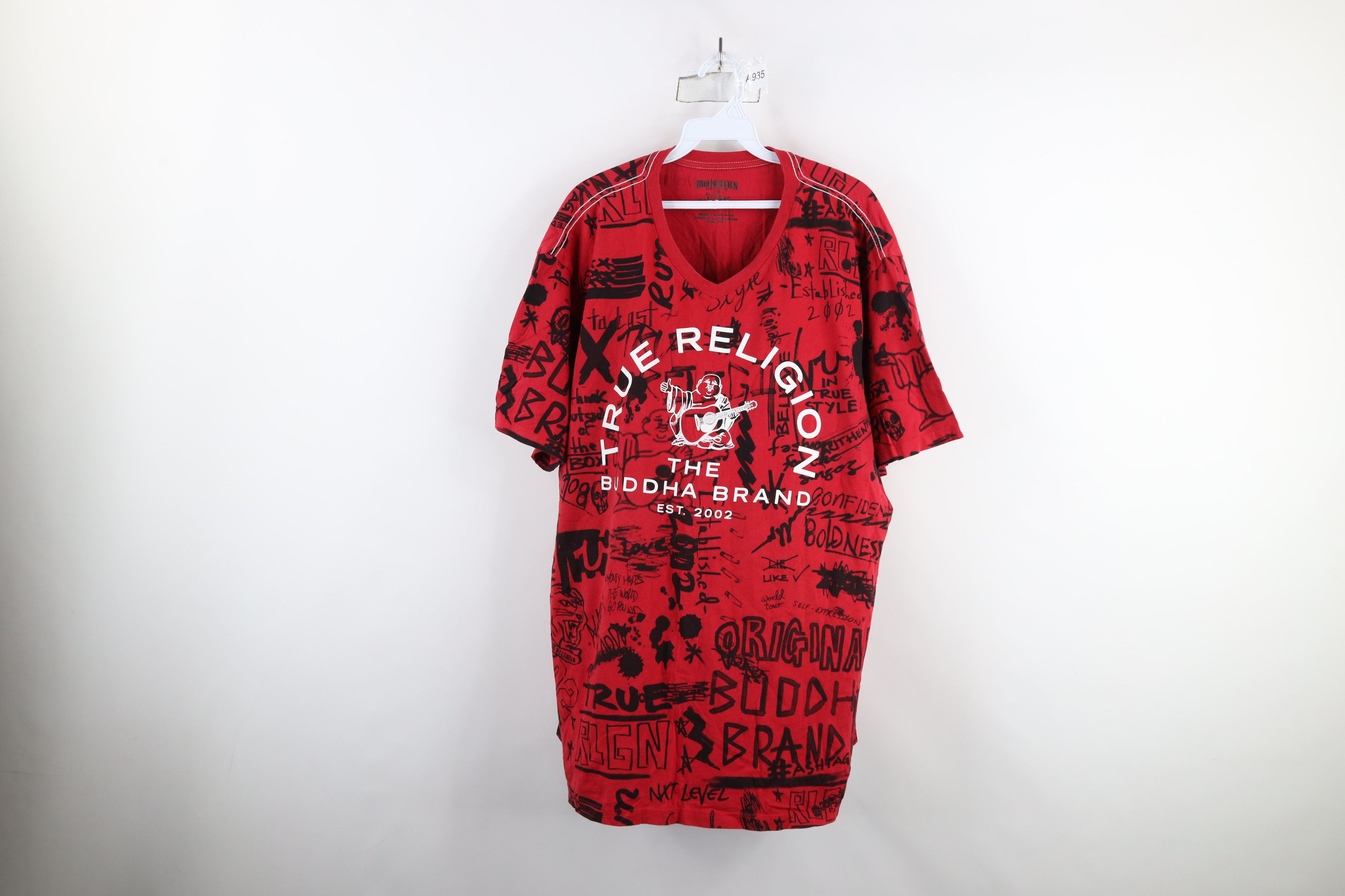True Religion × Vintage True Religion Spell Out All Over Print V-Neck T-Shirt Red Size US XXL / EU 58 / 5 - 1 Thumbnail
