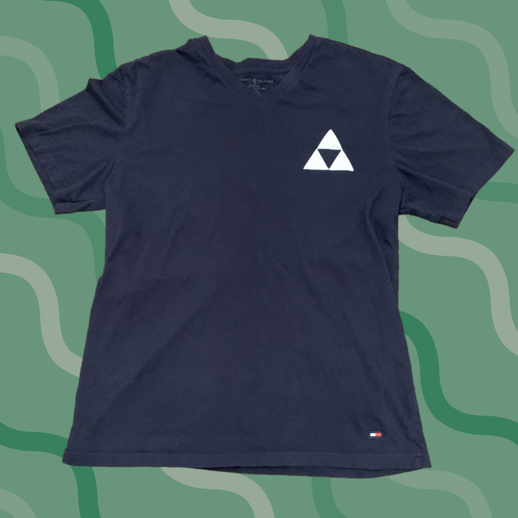 Tommy Hilfiger VINTAGE Tommy Hilfiger Triforce Zelda Shirt M Men's Blue T-Shirt with 90s/Concert vibe? Size US M / EU 48-50 / 2 - 1 Thumbnail