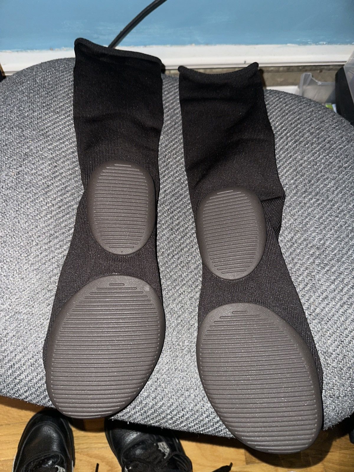 Kanye West Yeezy Pods Size US 8.5 / EU 41-42 - 2 Thumbnail