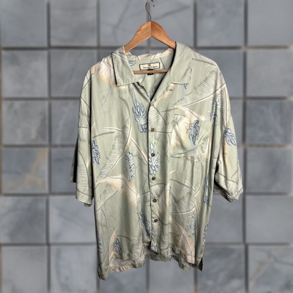 Tommy Bahama Tommy Bahama Shirt Mens 2XL Green Silk Hawaiian Floral Camp Button Front Casual Size US XXL / EU 58 / 5 - 1 Thumbnail