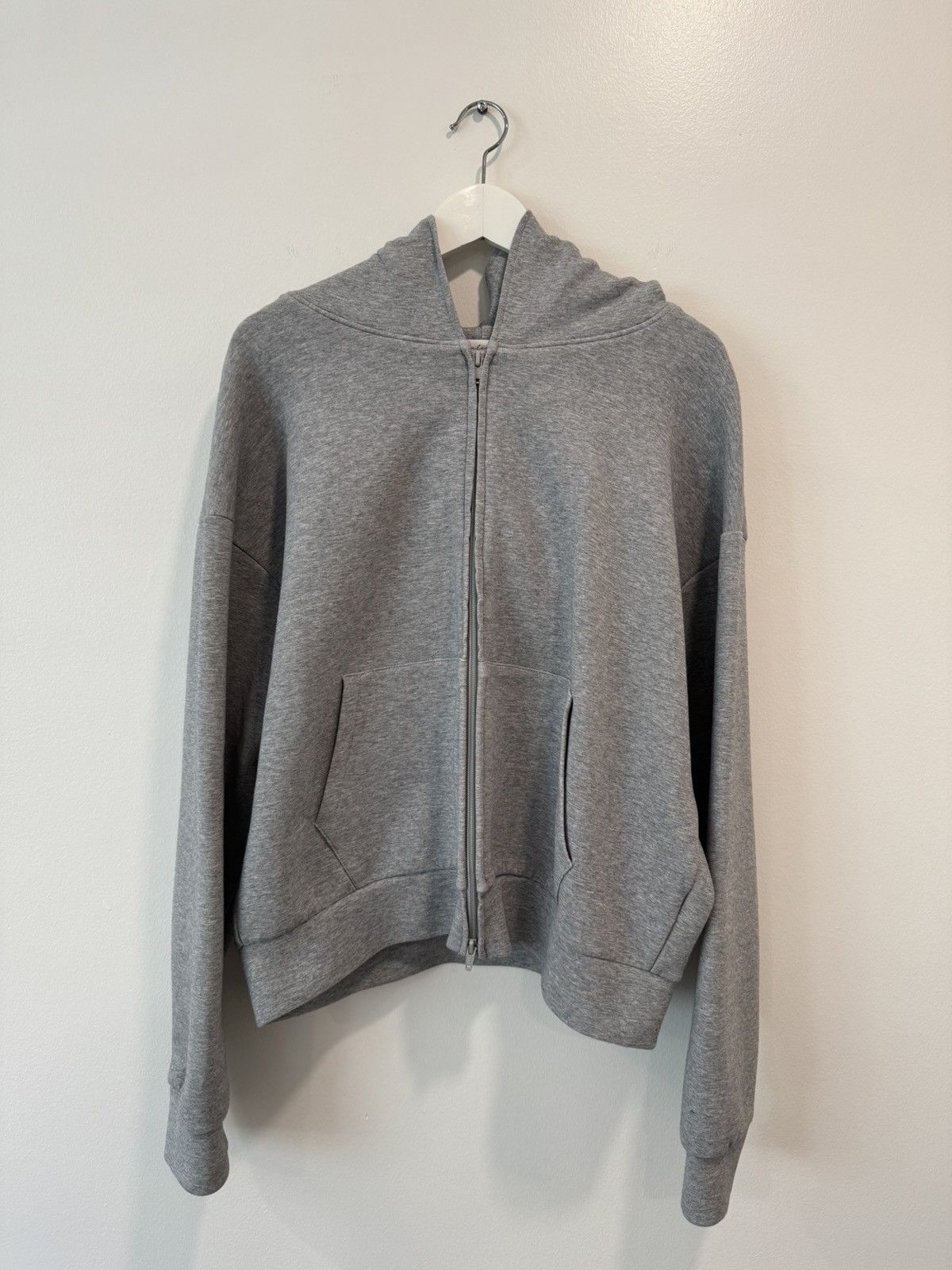 Other Basic Essential Cropped Zip Hoodie Grey Size Large Size US L / EU 52-54 / 3 - 1 Thumbnail