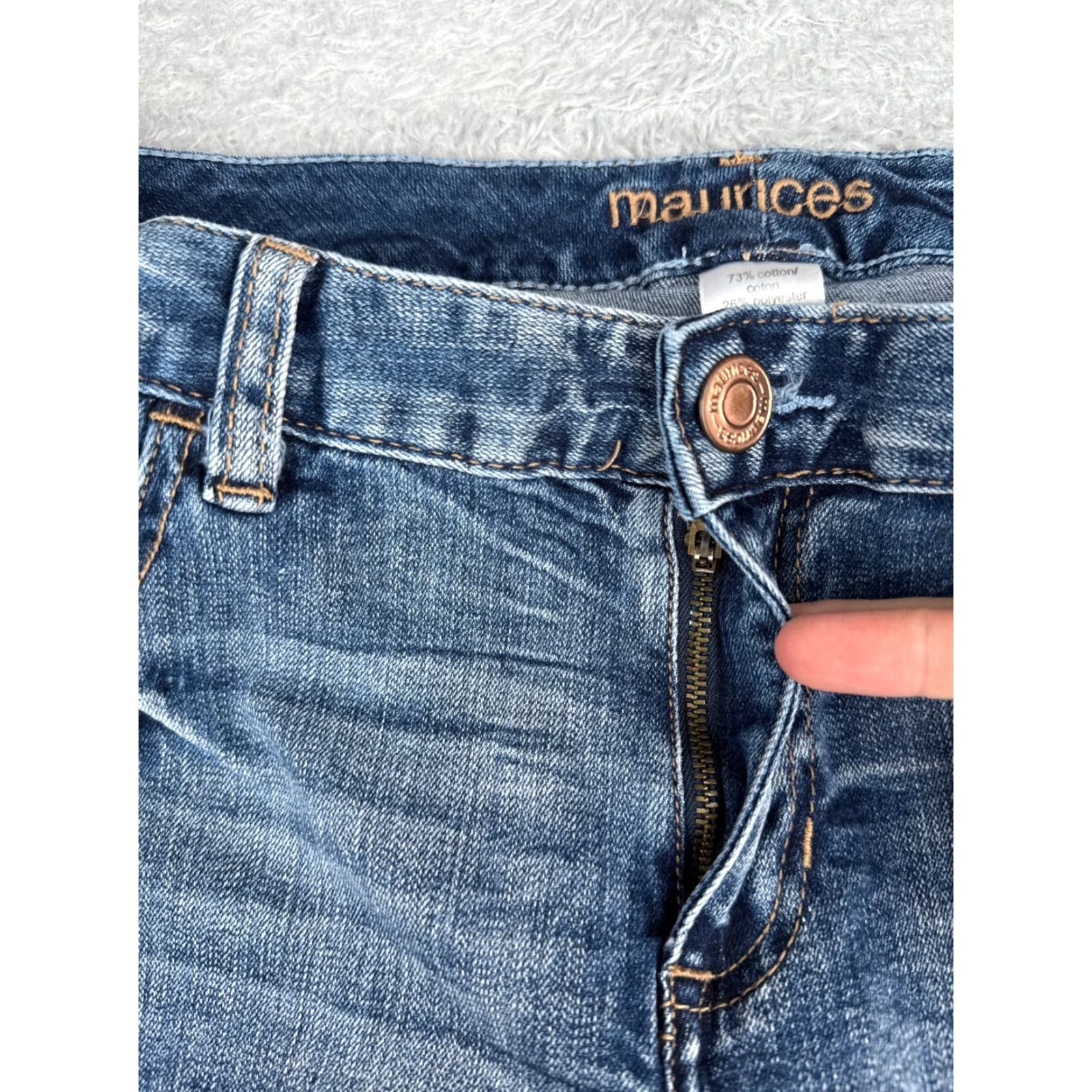 Vintage Maurices Jeans Capri Mid 11 Blue Denim Distressed 30x22 Cotton Blend Womens Capri Jeans Size 32" / US 10 / IT 46 - 5 Thumbnail