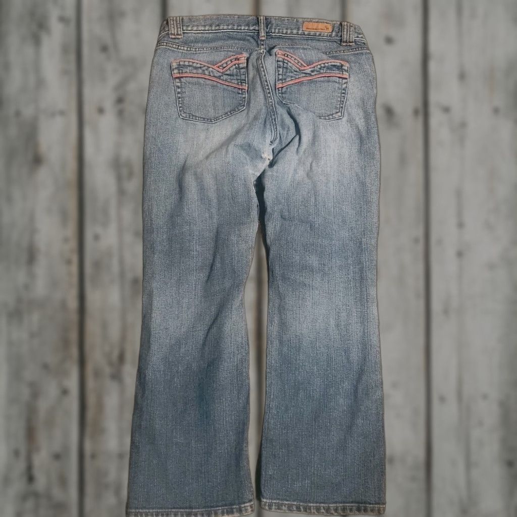 Abercrombie & Fitch Abercrombie & Fitch Denim Capri Jeans 10 Cropped Pink Coral Trim Pockets Blue Medium Wash Women Capris Socks? Size 32" / US 10 / IT 46 - 1 Thumbnail