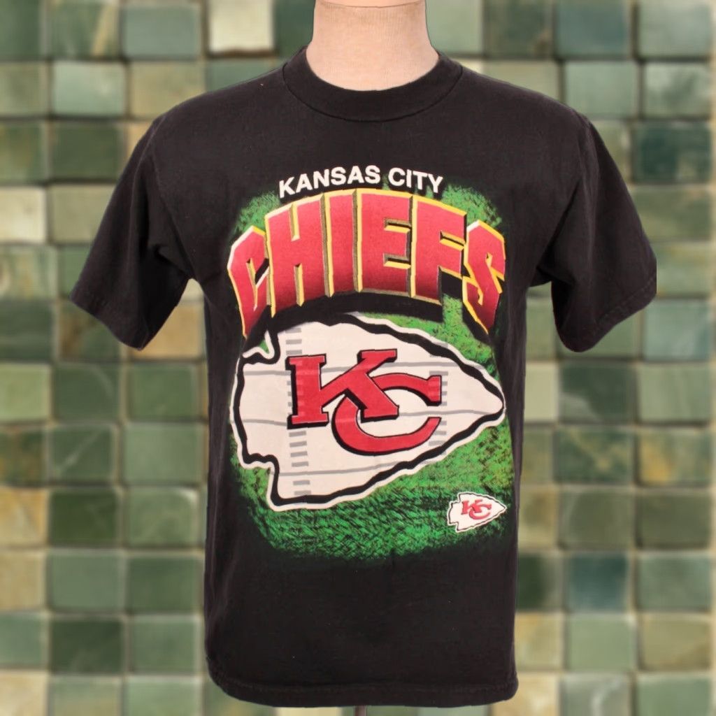 NFL VINTAGE Chiefs TShirt Men Shirt Adult M Black KC Chiefs NFL 1990s 2000s Football Graphic Tee True Fan Size US M / EU 48-50 / 2 - 1 Thumbnail