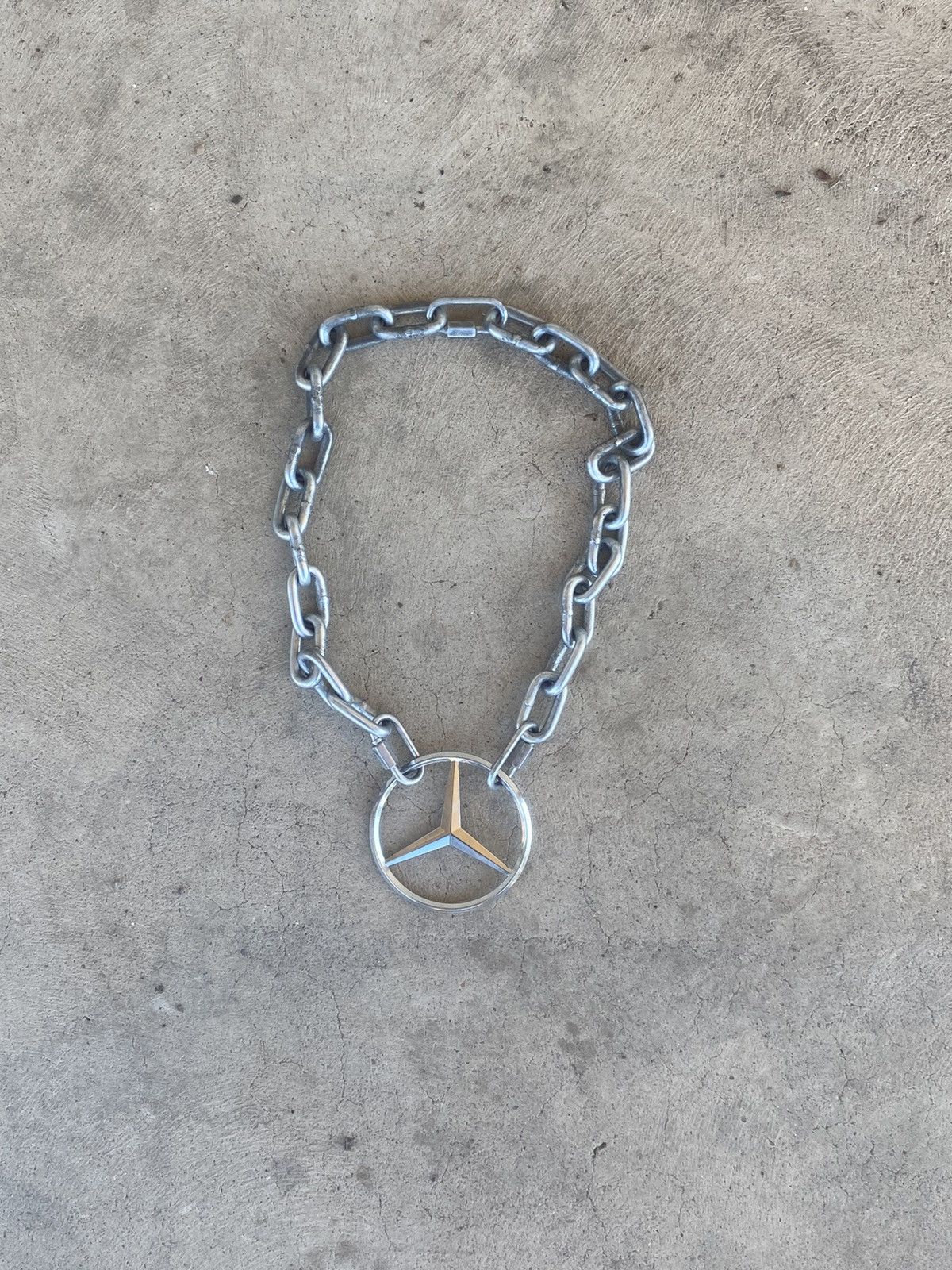 Mercedes-Benz Mercedes-Benz Chain Pendant Size 28 - 1 Thumbnail
