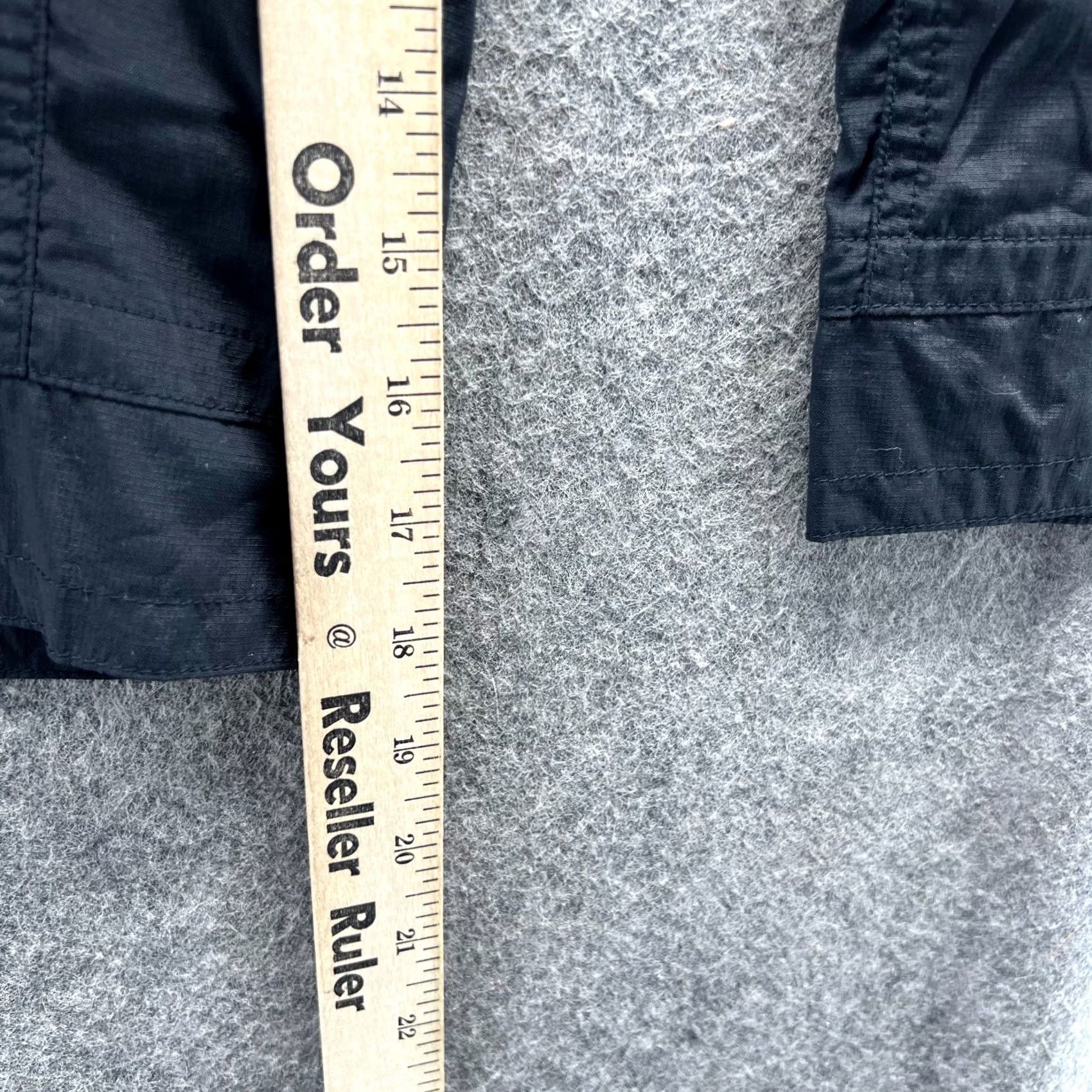 The North Face The North Face Pants Womens 4 Black Crop Outdoor Hiking Sweat Nylon Polyester Logo Pockets Straight Inseam 18 Regular ID: None Size 27" / US 4 / IT 40 - 4 Thumbnail
