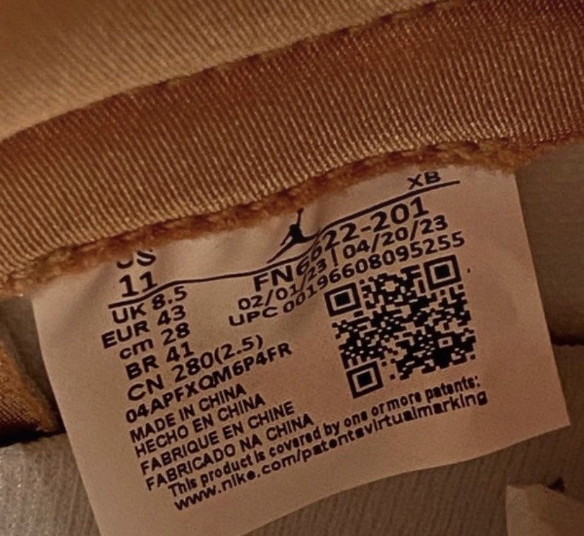 Nike WMNS Air Jordan Retro HI OG Praline/ white-sail Size US 11 / IT 41 - 10 Thumbnail