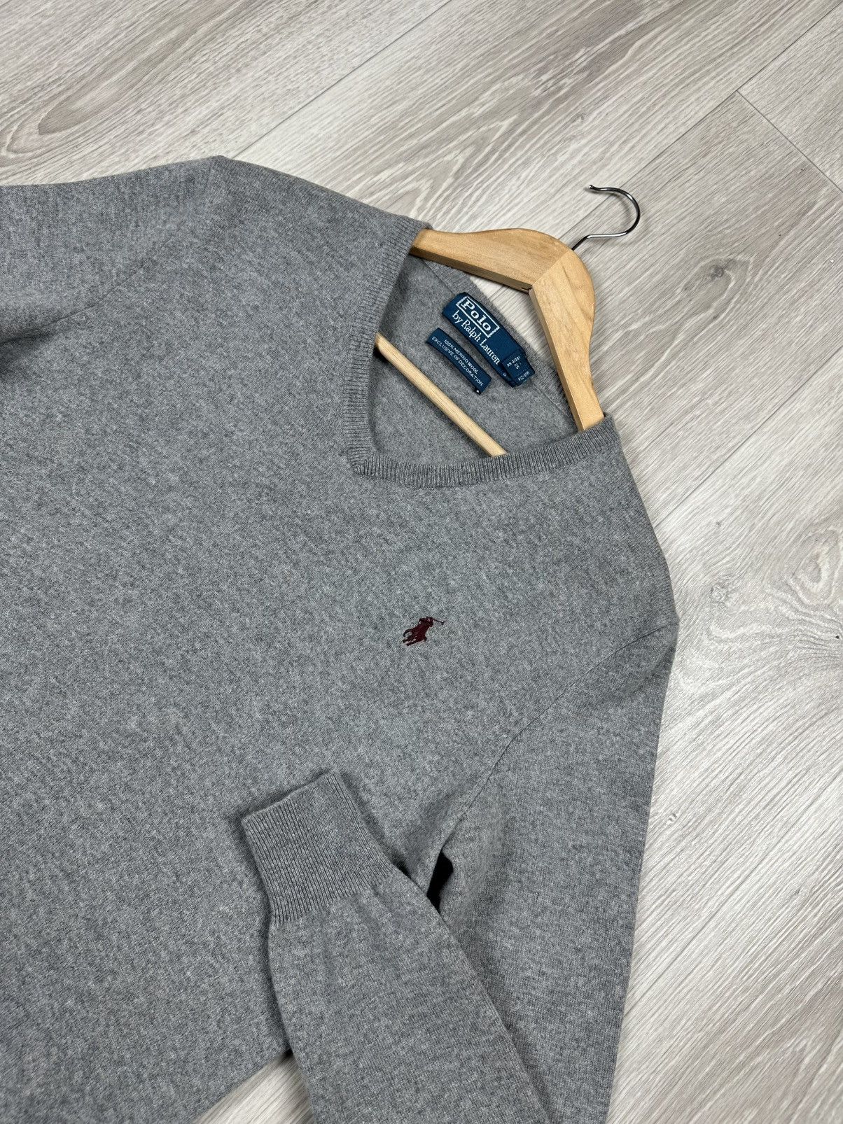 Polo Ralph Lauren Vintage POLO RALPH LAUREN Merino Wool Sweater V-Neck Size US M / EU 48-50 / 2 - 2 Thumbnail