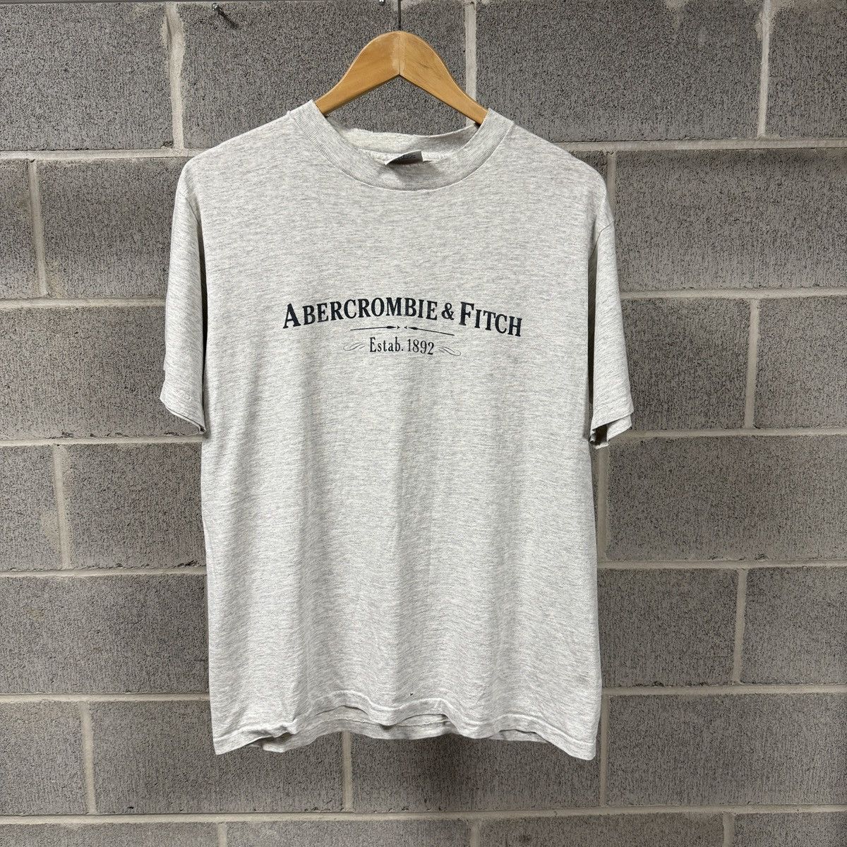 Abercrombie & Fitch 90s Thrashed Faded Distressed Abercrombie & Fitch Logo Shirt Size US L / EU 52-54 / 3 - 1 Thumbnail