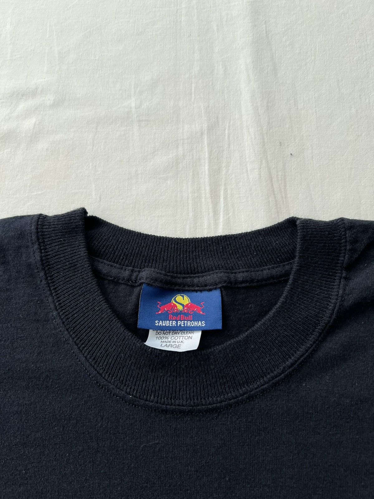 Formula 1 Vintage 90s Red Bull Sauber Petronas C18 F1 Formula 1 Tee Size US L / EU 52-54 / 3 - 8 Thumbnail