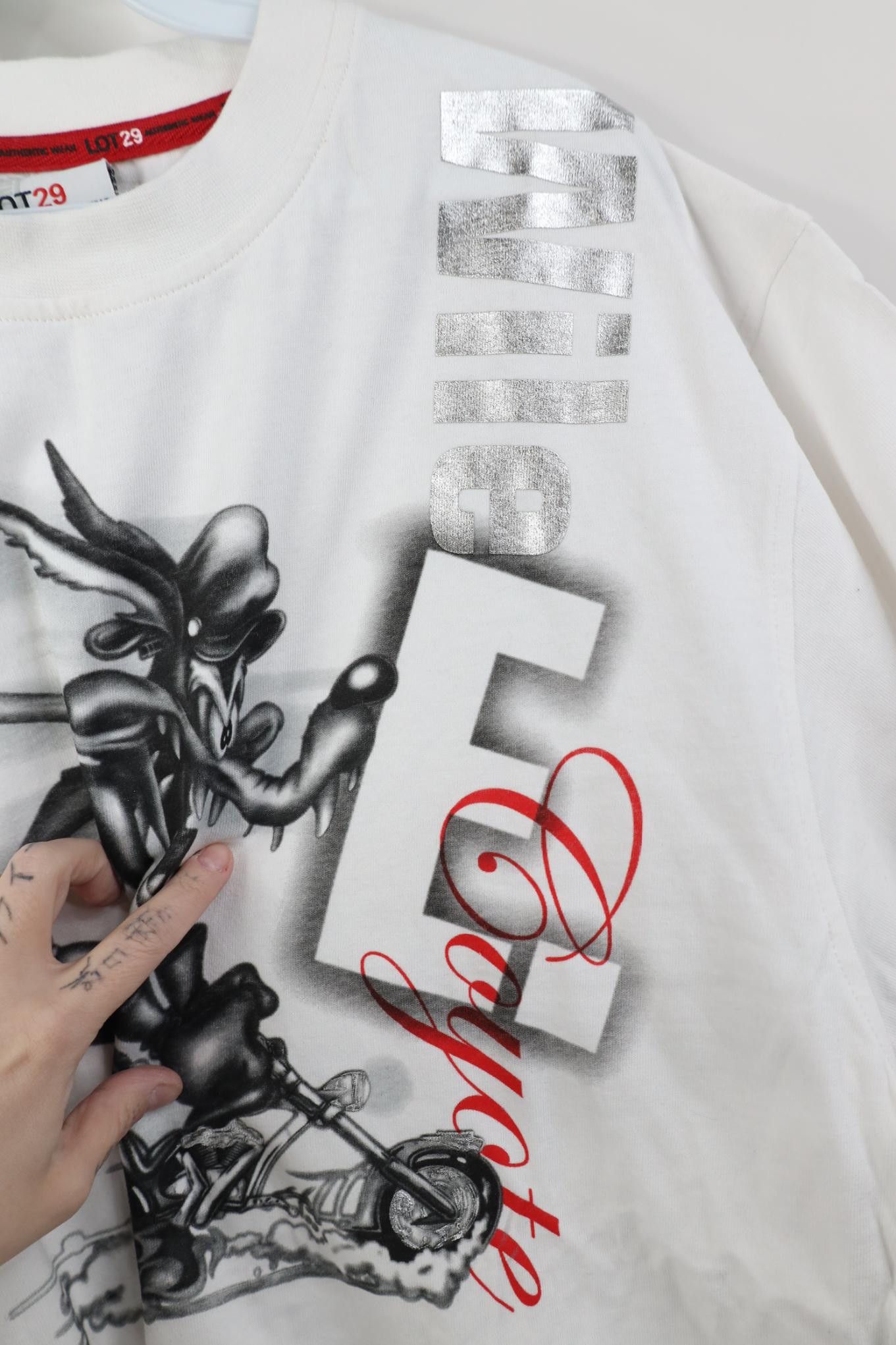 Vintage Deadstock Vintage Y2K Lot 29 Looney Tunes E Coyote T-Shirt Size US L / EU 52-54 / 3 - 8 Thumbnail