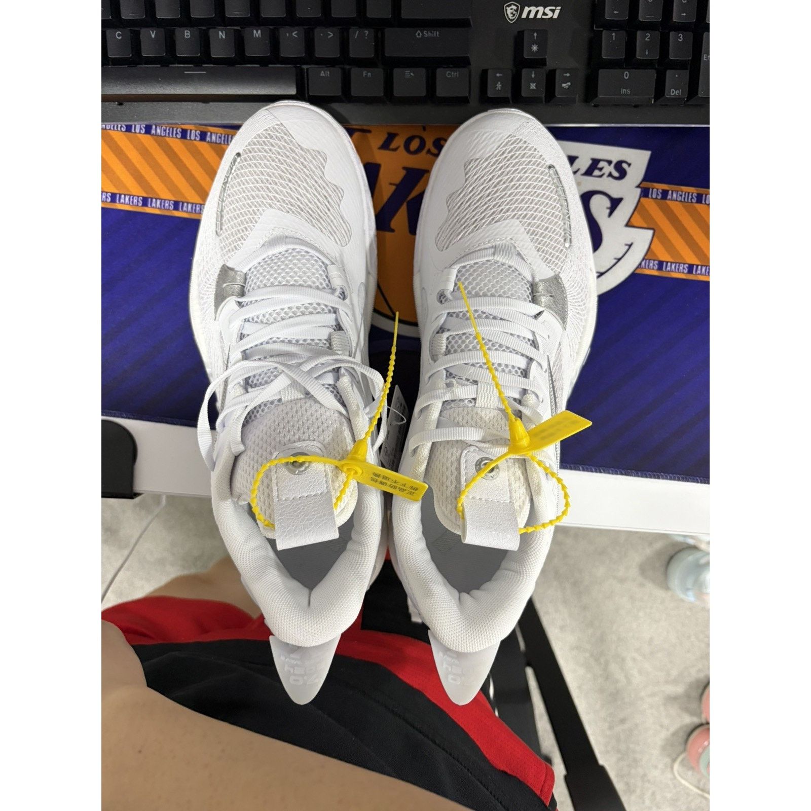 Other Size 9 Mens, ANTA Shock Wave 5 White - Kyrie Irving Size US 9 / EU 42 - 4 Thumbnail