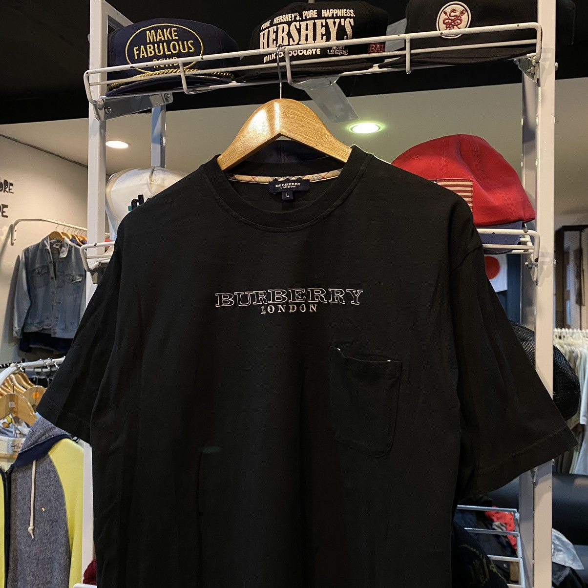 Burberry Burberry London Spell Out Pocket T-Shirt Size US L / EU 52-54 / 3 - 3 Thumbnail