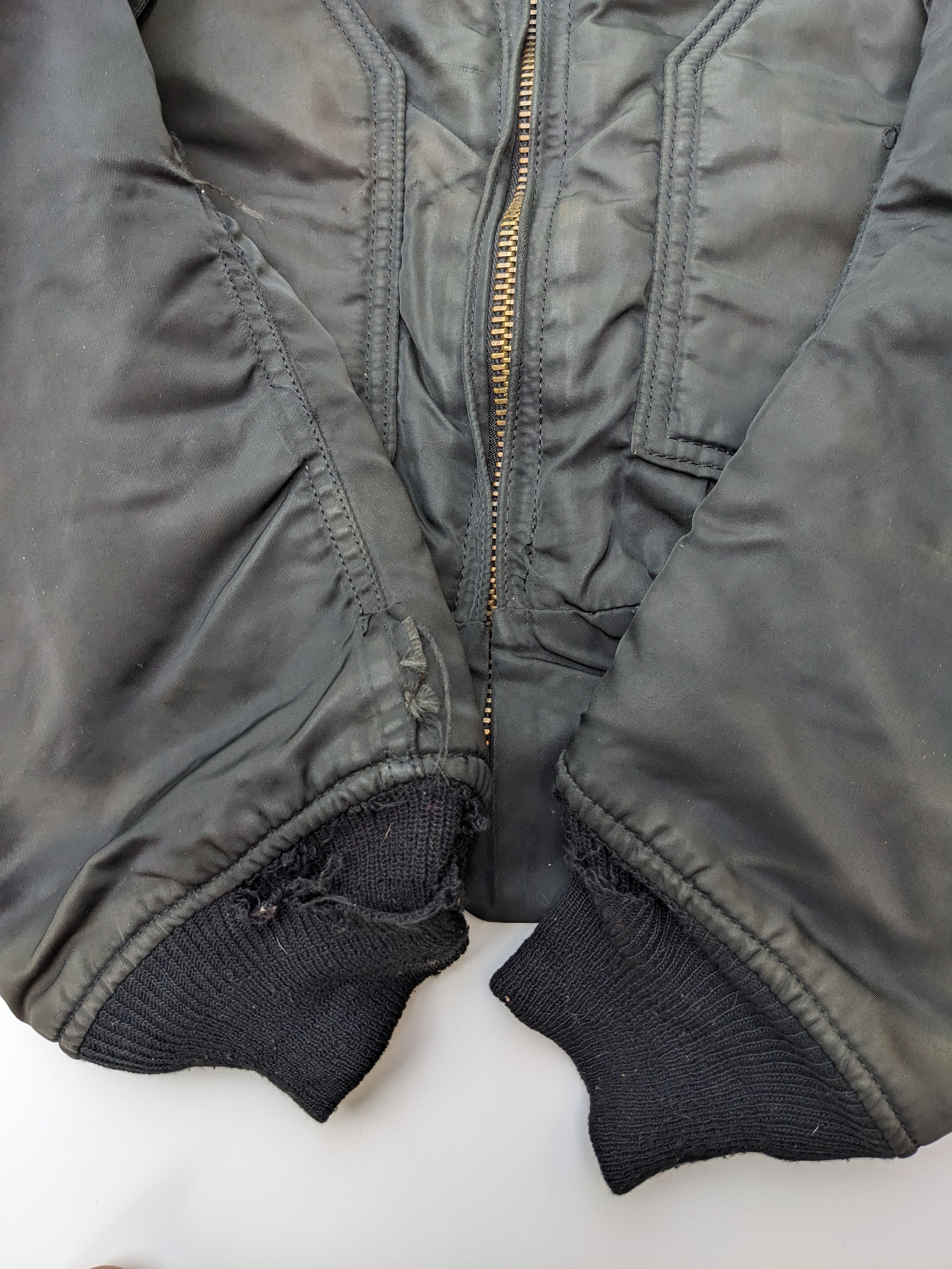 Alpha Industries × Vintage Vintage Alpha Industries sunfaded bomber jacket Size US M / EU 48-50 / 2 - 4 Thumbnail