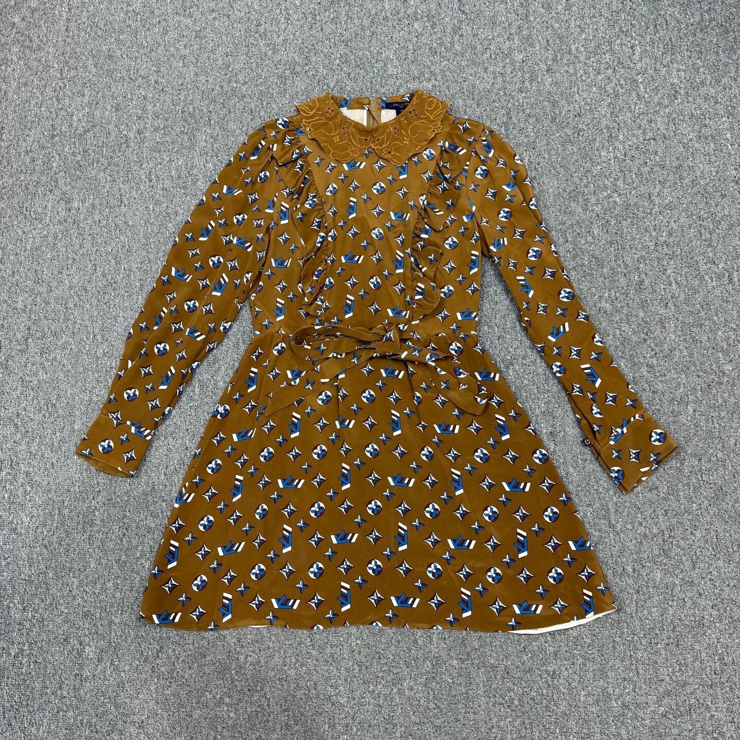 Louis Vuitton Louis Vuitton LV Silk Print Logo Dress 36 99% New Size XS / US 0-2 / IT 36-38 - 1 Thumbnail