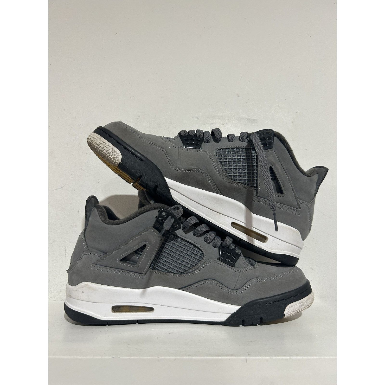 Jordan Brand NIKE JORDAN 4 COOL GREY 2019 SIZE 9.5 PREOWNED Size US 9.5 / EU 42-43 - 2 Thumbnail
