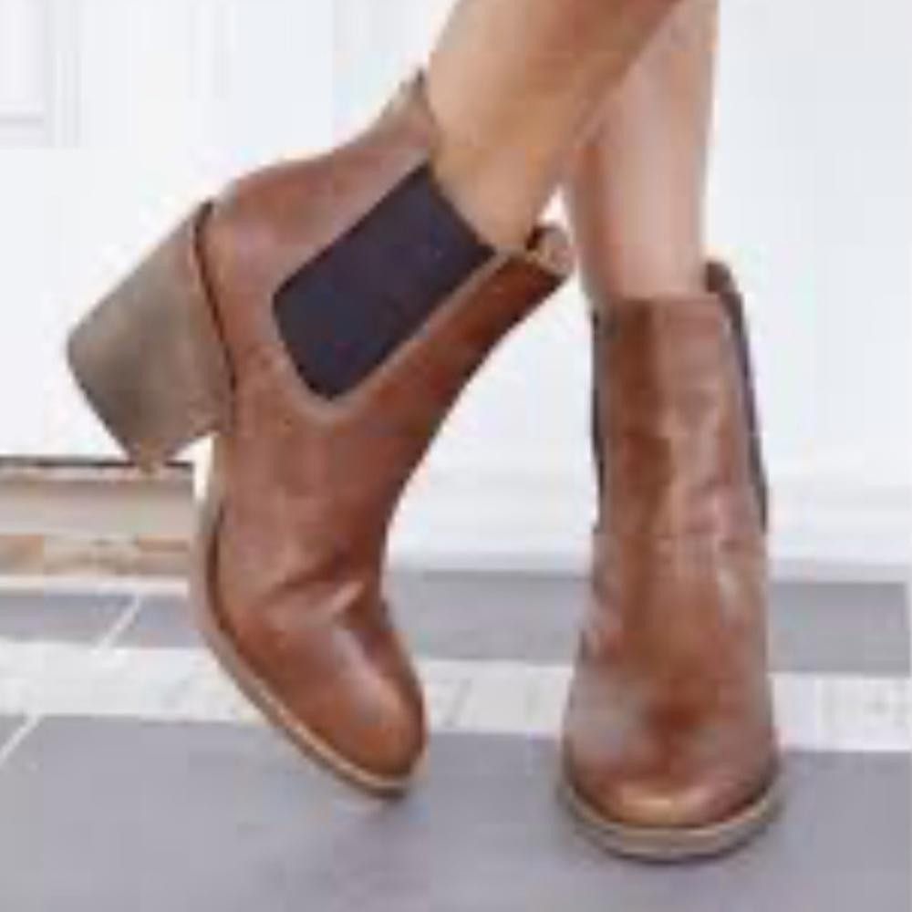 Designer Faux Leather Heeled Bootie Size 8 Size US 8 / IT 38 - 9 Thumbnail