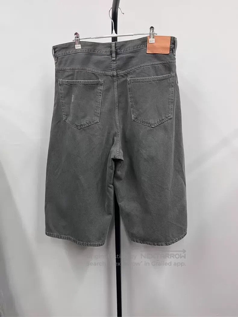 Acne Studios Acne Studios SS22 solid color ripped sixths jeans, blue Size US 33 - 2 Thumbnail