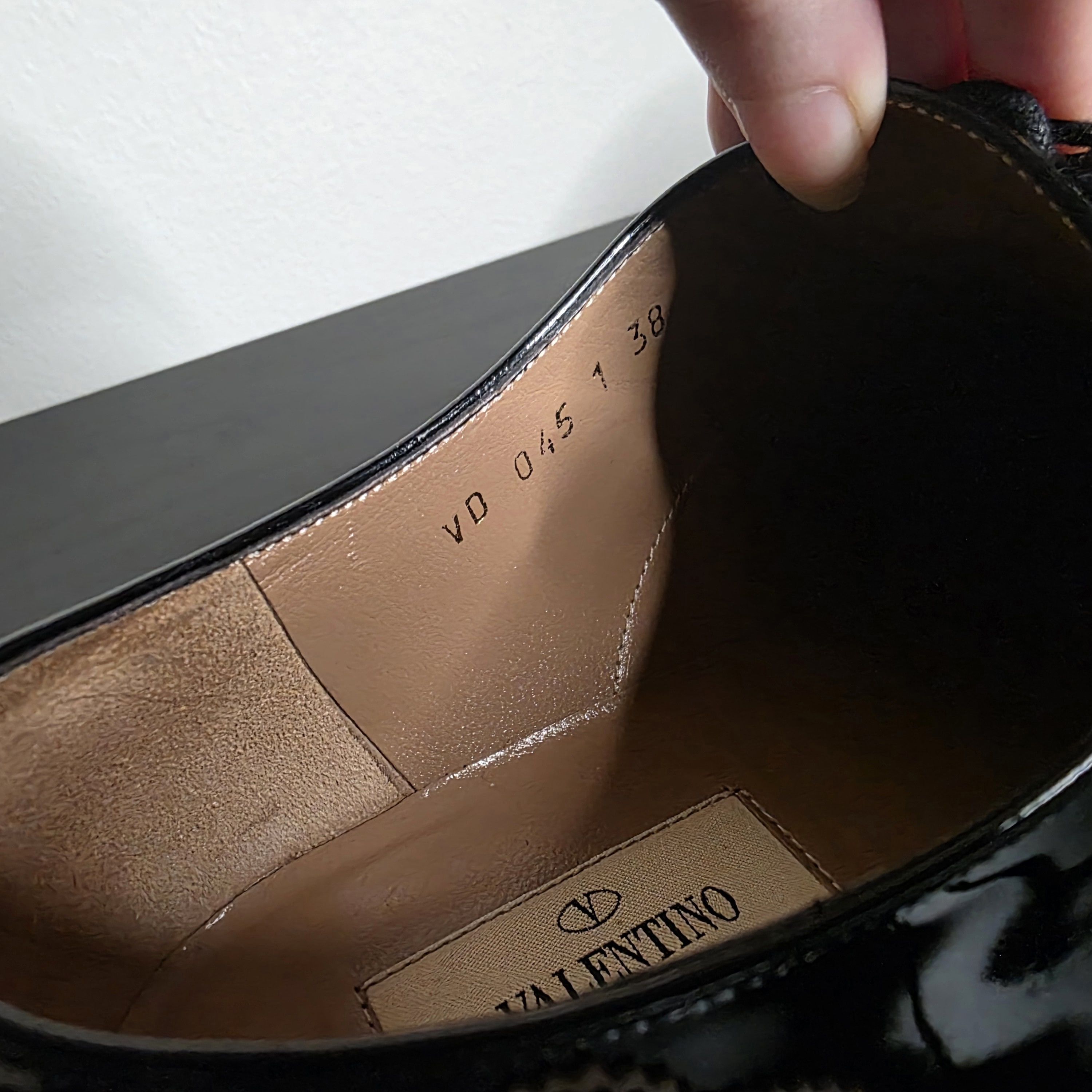 Valentino Valentino Garavani Black Patent Leather Lace Oxford Shoes Size US 8 / IT 38 - 6 Thumbnail