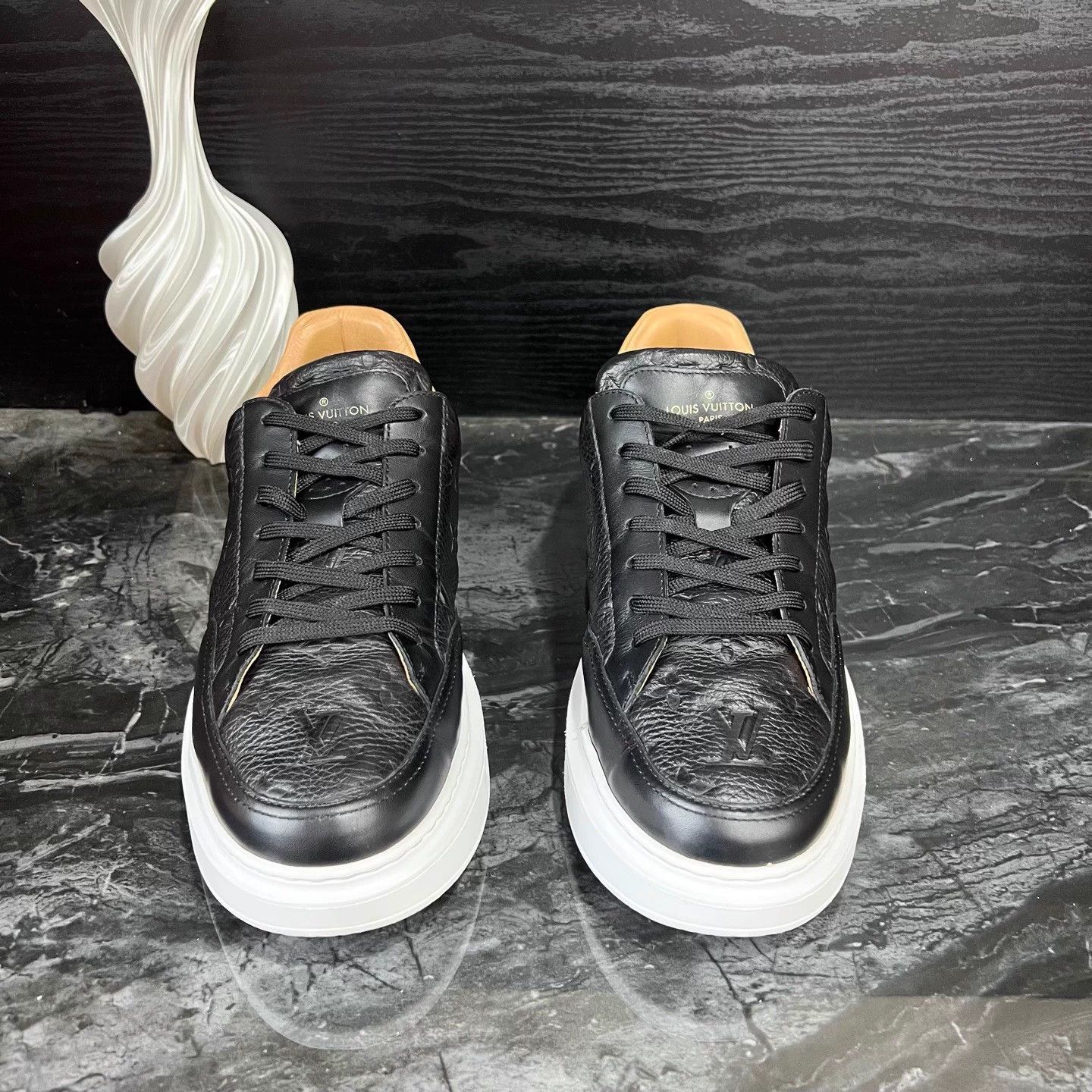 Louis Vuitton 1167 mint black & white embossed platform 42 shoes Size US 9 / EU 42 - 2 Thumbnail