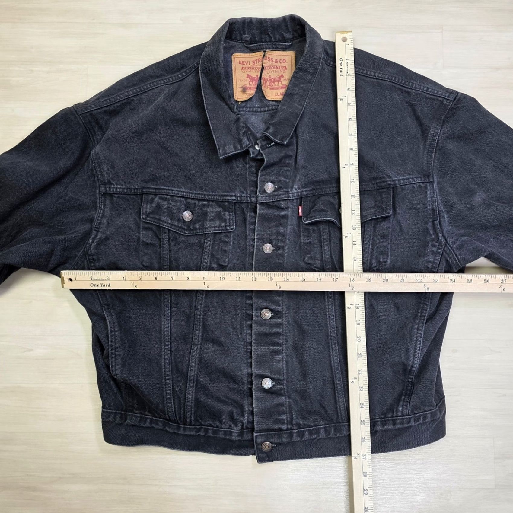 Levi's VINTAGE Levi's 70598-4159 Black Denim Jean Jacket Big Patch XL Jacket Men Jeans 90s Casual Front Button Pocket Denim Size US 36 / EU 52 - 5 Thumbnail