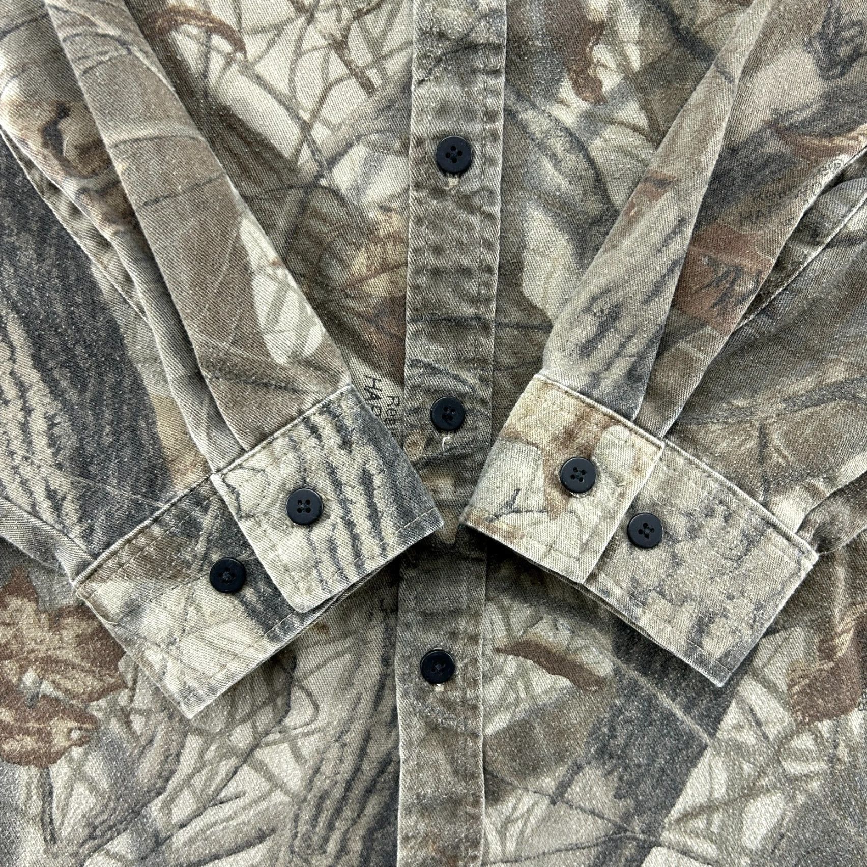 Vintage VINTAGE Hilton Shirt Men 2XL Camouflage Button-Up Long Sleeve Realtree CAT Embroidered Pocket 90s Mens Size US XXL / EU 58 / 5 - 3 Thumbnail