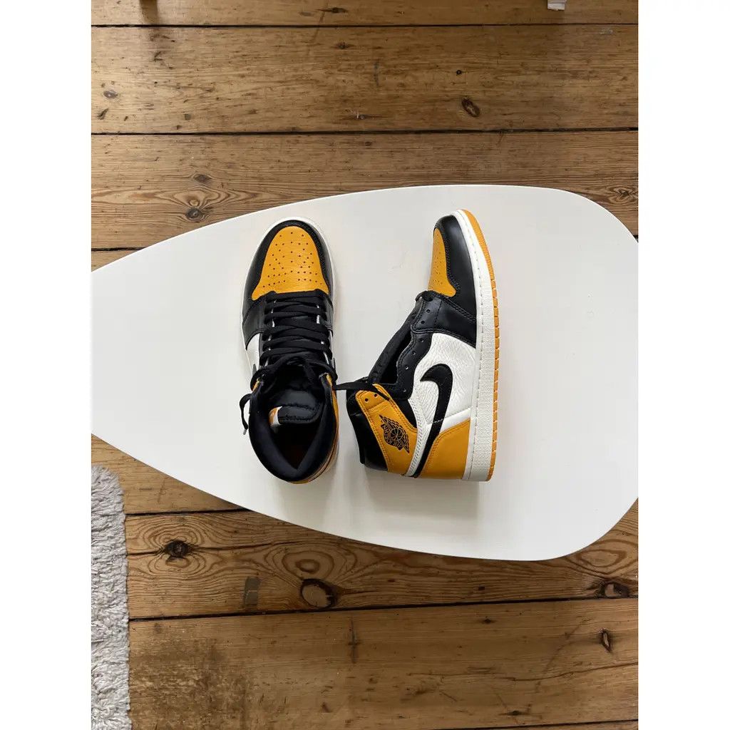 Jordan Brand Nike 2022 Air Jordan 1 Retro High OG 'Yellow Toe' Size US 9.5 / EU 42-43 - 5 Thumbnail