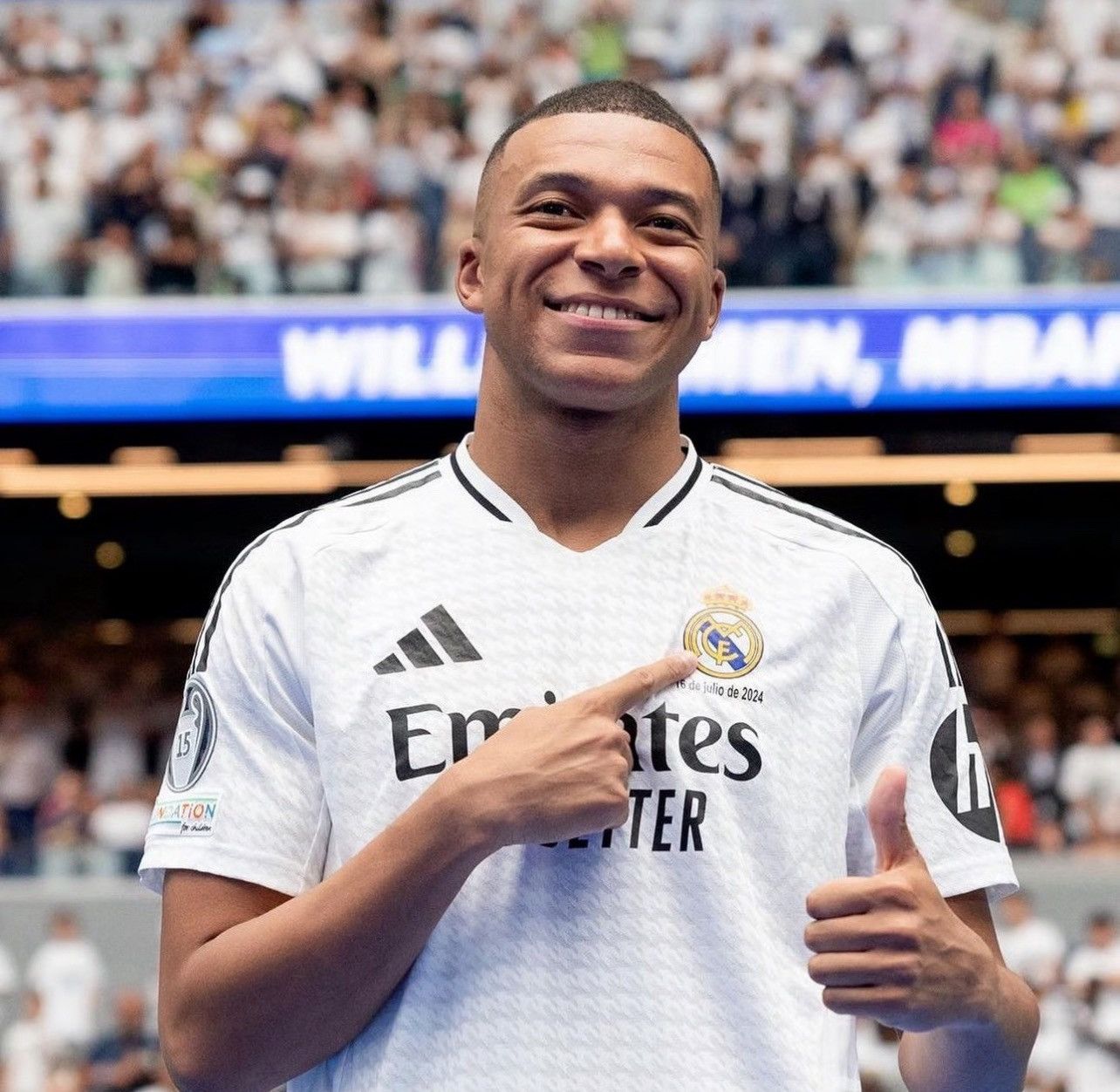 Adidas Authentic Real Madrid KYLIAN MBAPPE 2024/25 home jersey Size US S / EU 44-46 / 1 - 6 Thumbnail