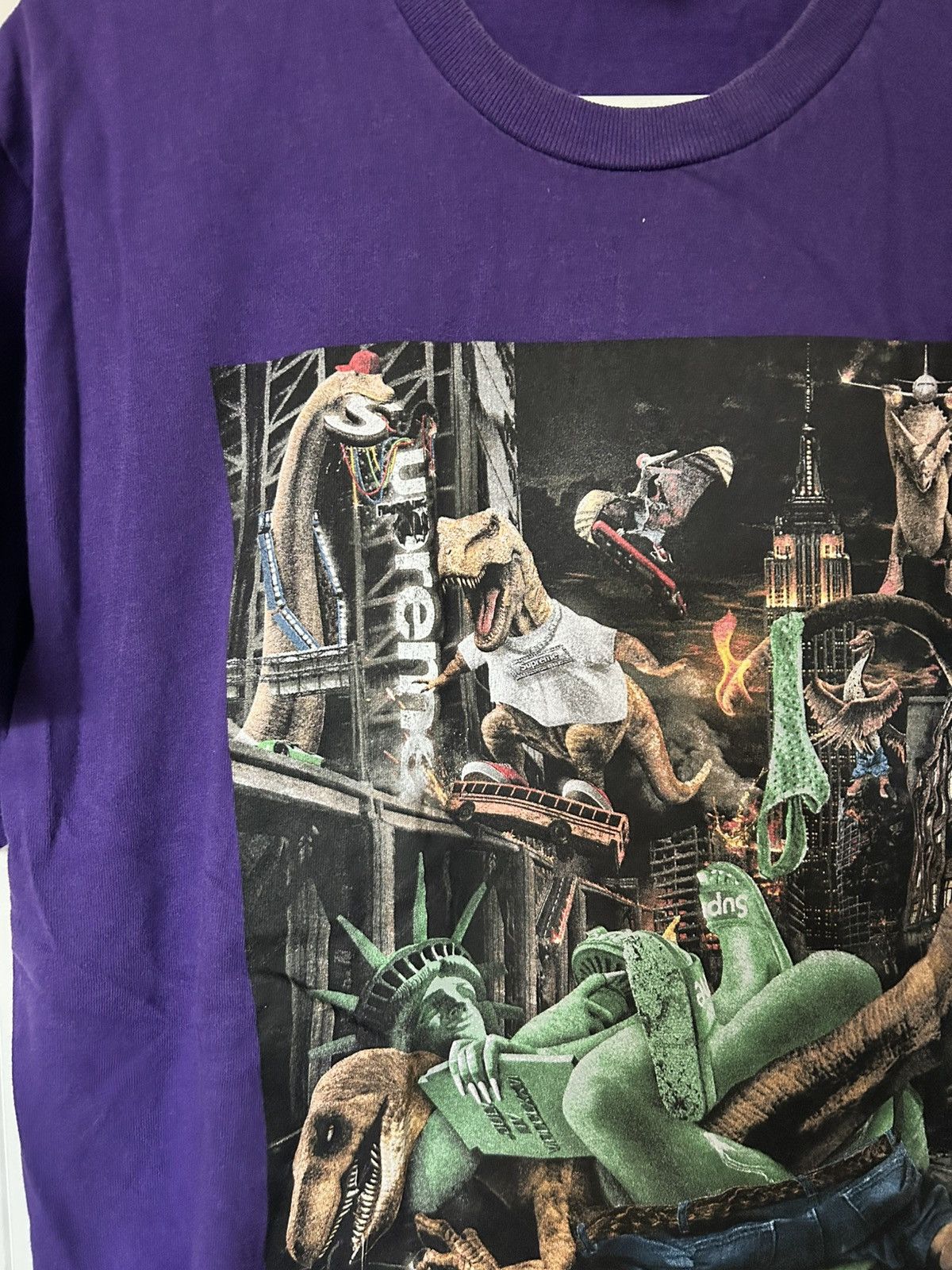 Supreme Supreme Dinosaur Statue of Liberty Graphic Tee Size US M / EU 48-50 / 2 - 2 Thumbnail