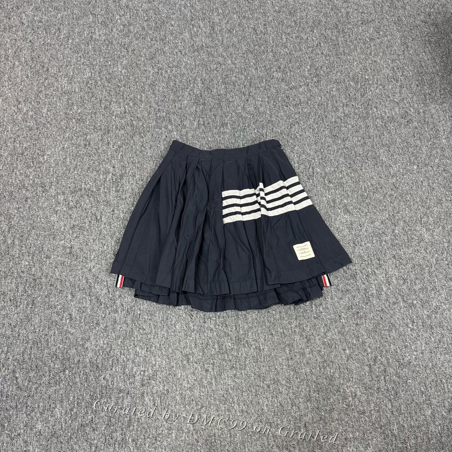 Thom Browne Thom Browne Classic 4-Stripe Pleated Skirt Size 42" / US 20 - 1 Thumbnail