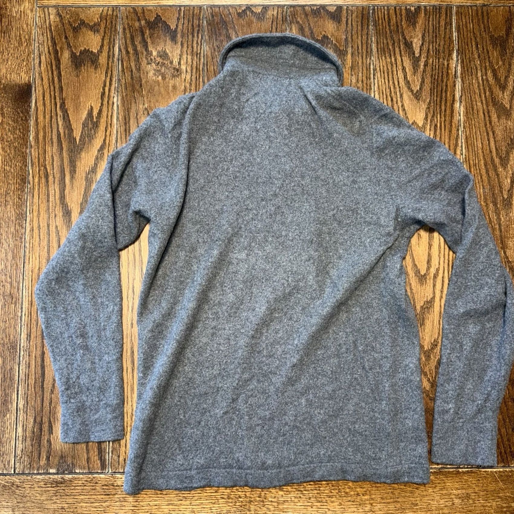 Neiman Marcus VINTAGE Neiman Marcus Men's 100% Cashmere Gray V-Neck Sweater Large Read Size US L / EU 52-54 / 3 - 5 Thumbnail