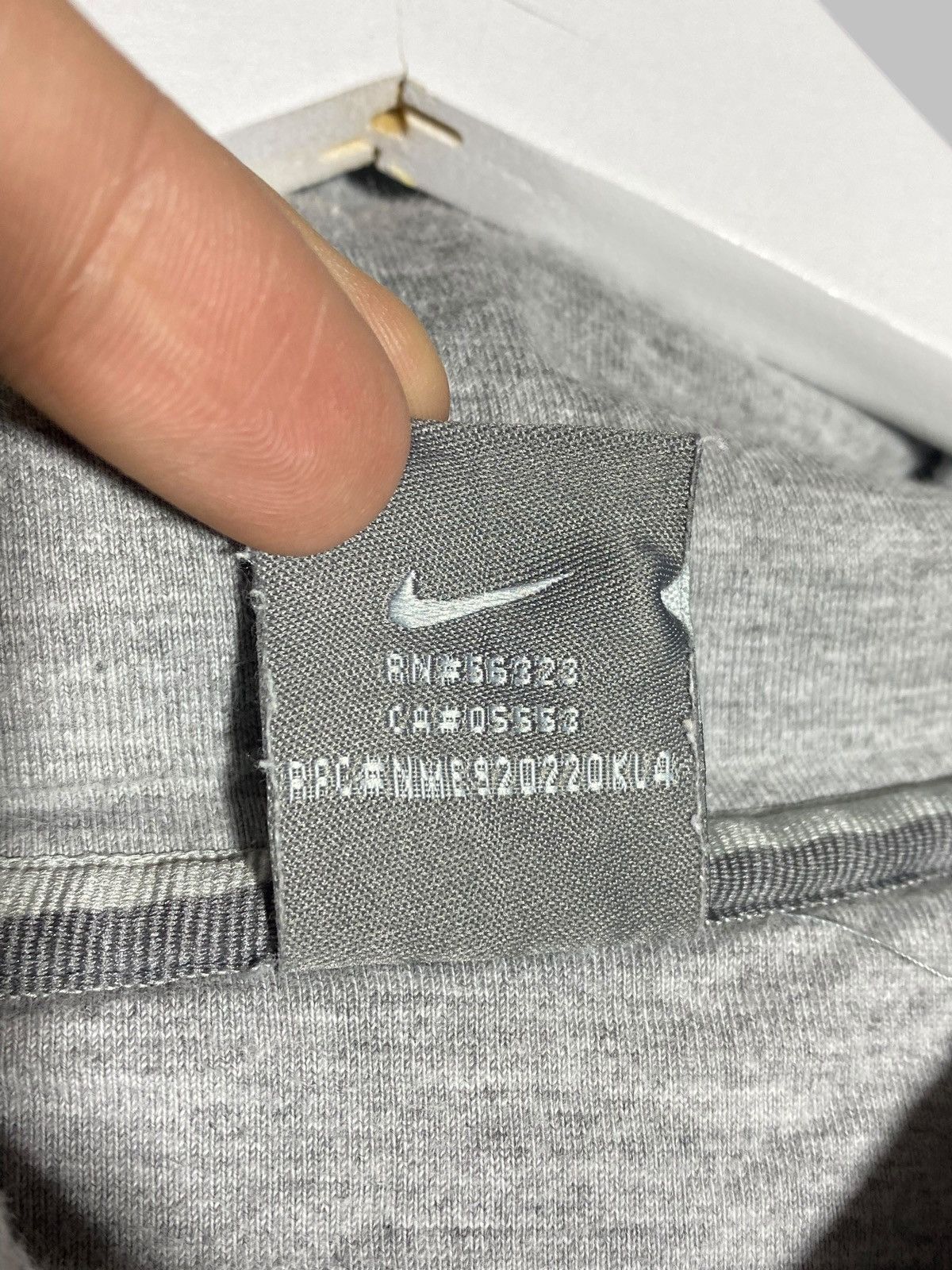 Nike 🔥 VINTAGE 00s NIKE Y2k DRILL SWOOSH GREY HOODIE SWEATSHIRT 🔥 Size US XL / EU 56 / 4 - 15 Thumbnail