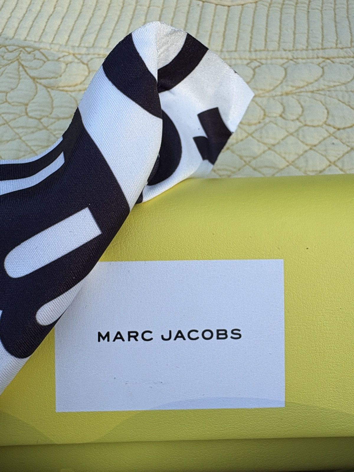 Marc Jacobs Marc Jacobs Black Sunglasses Size ONE SIZE - 2 Thumbnail