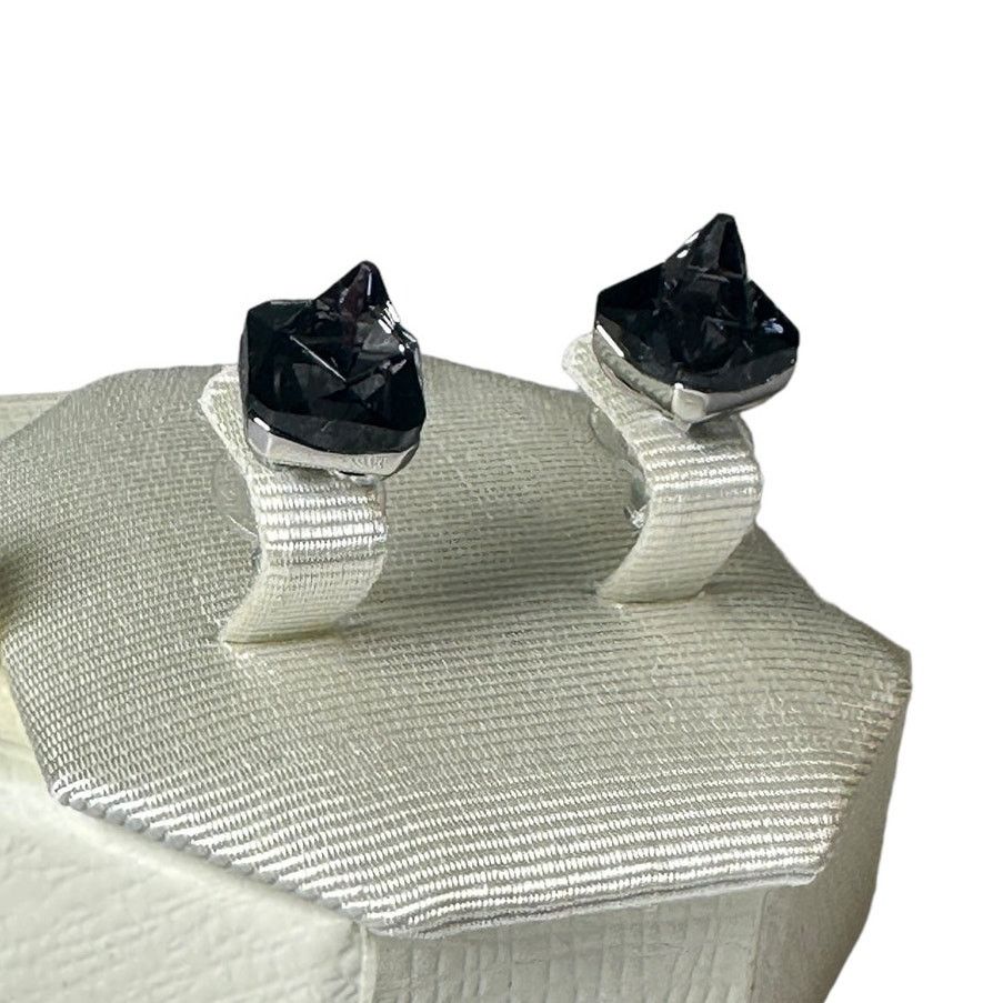 Swarovski Swarovski Ortyx stud earrings Pyramid cut, Gray Size ONE SIZE - 5 Thumbnail