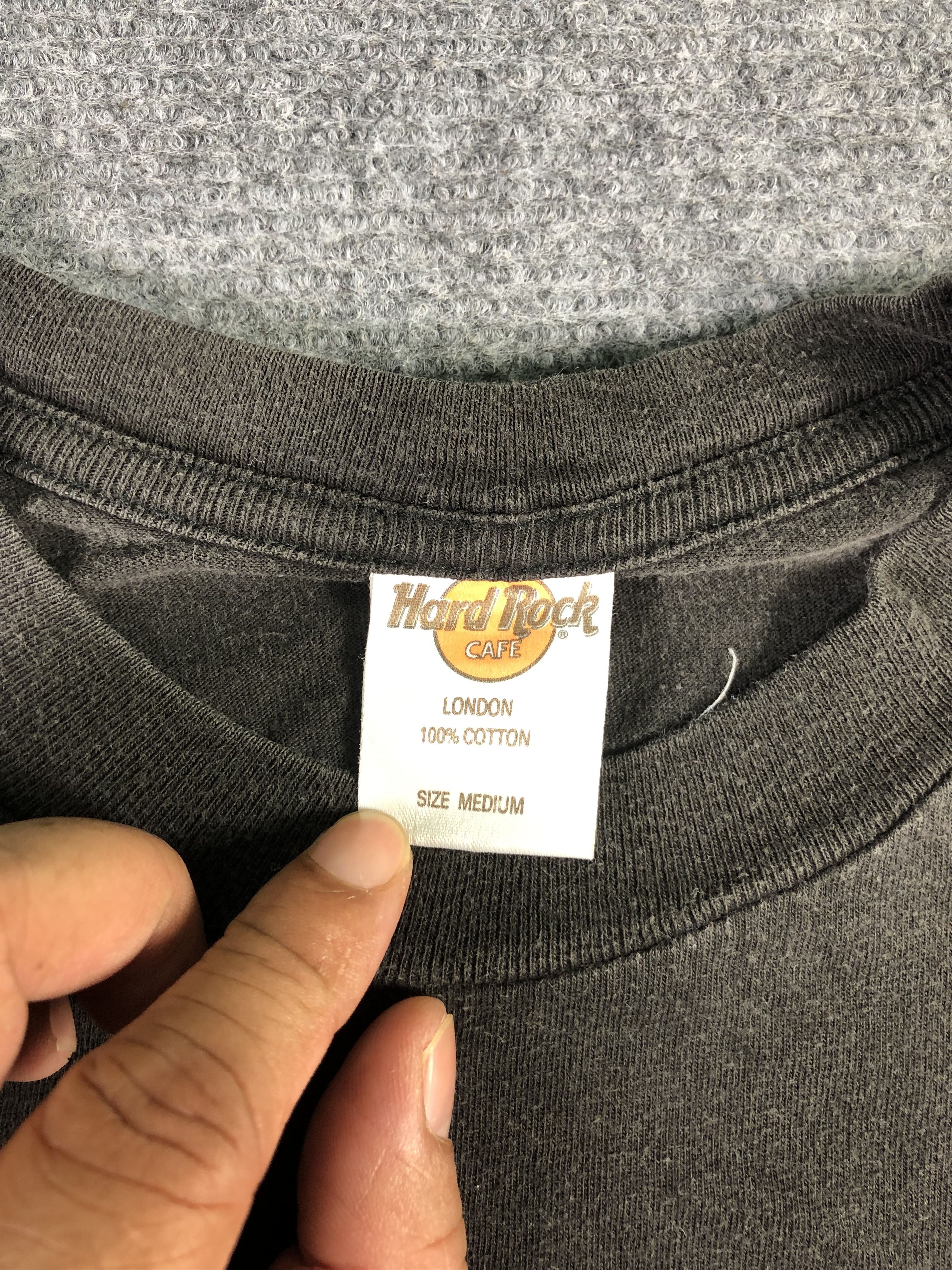 Hard Rock Cafe Vintage Hard Rock Cafe London Size US M / EU 48-50 / 2 - 3 Thumbnail