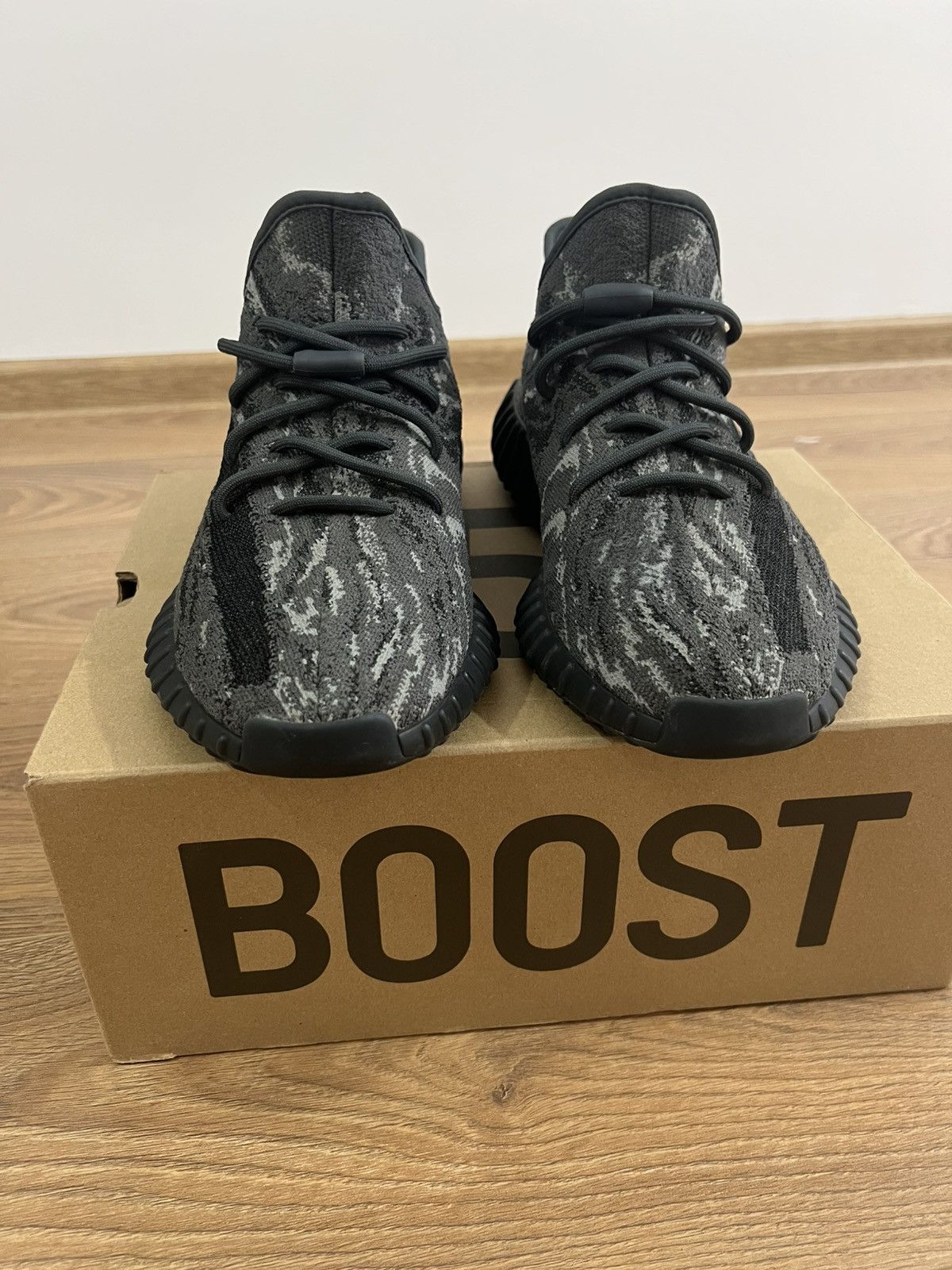 Yeezy Yeezy Boost 350 V2 MX Dark Salt Size US 9.5 / EU 42-43 - 1 Thumbnail
