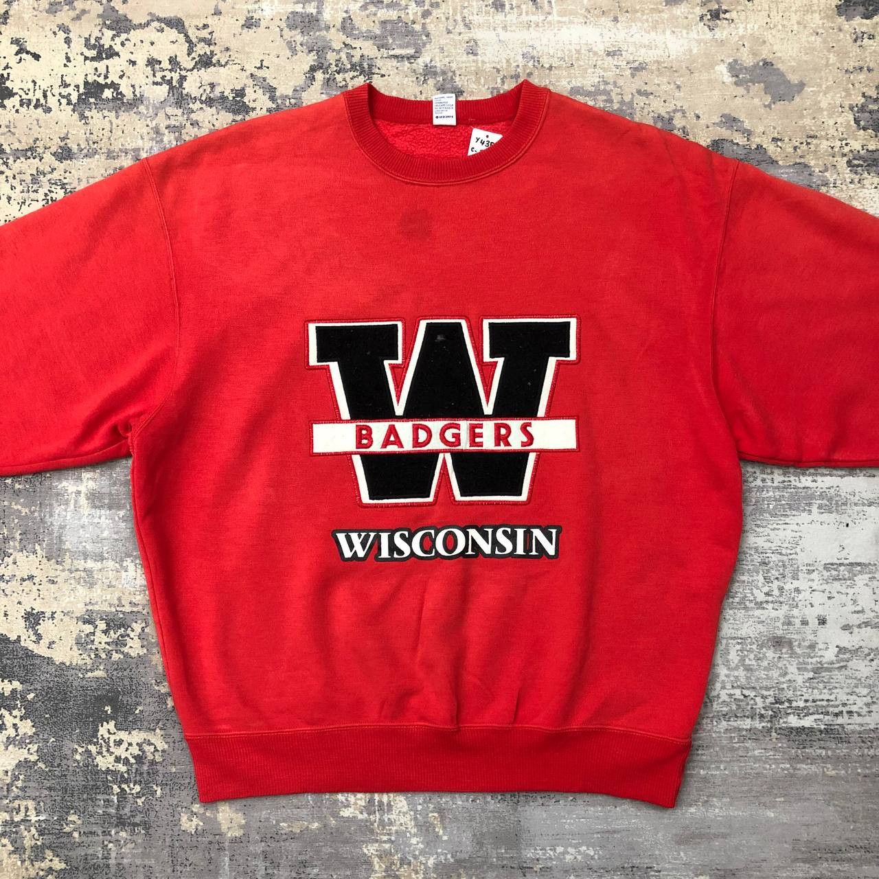 NCAA Y435 VTG WINCONSIN BADGERS BY NCAA SWEATSHIRT Size US L / EU 52-54 / 3 - 3 Thumbnail