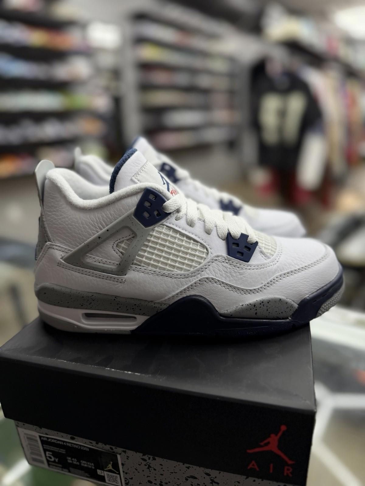 Nike Nike Air Jordan 4 Retro Midnight Navy (GS)408452-140 5Y/6.5W Size US 5 / EU 37 - 1 Thumbnail