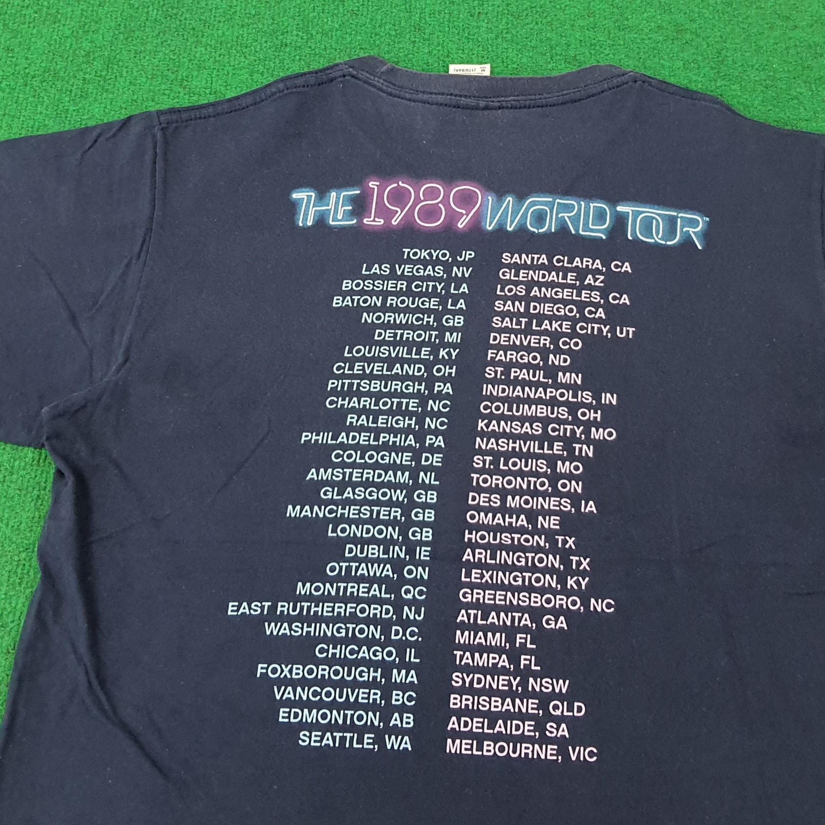 Band Tees Vintage Taylor Swift American Singer Tour Tshirt C223N66 Size US M / EU 48-50 / 2 - 4 Thumbnail