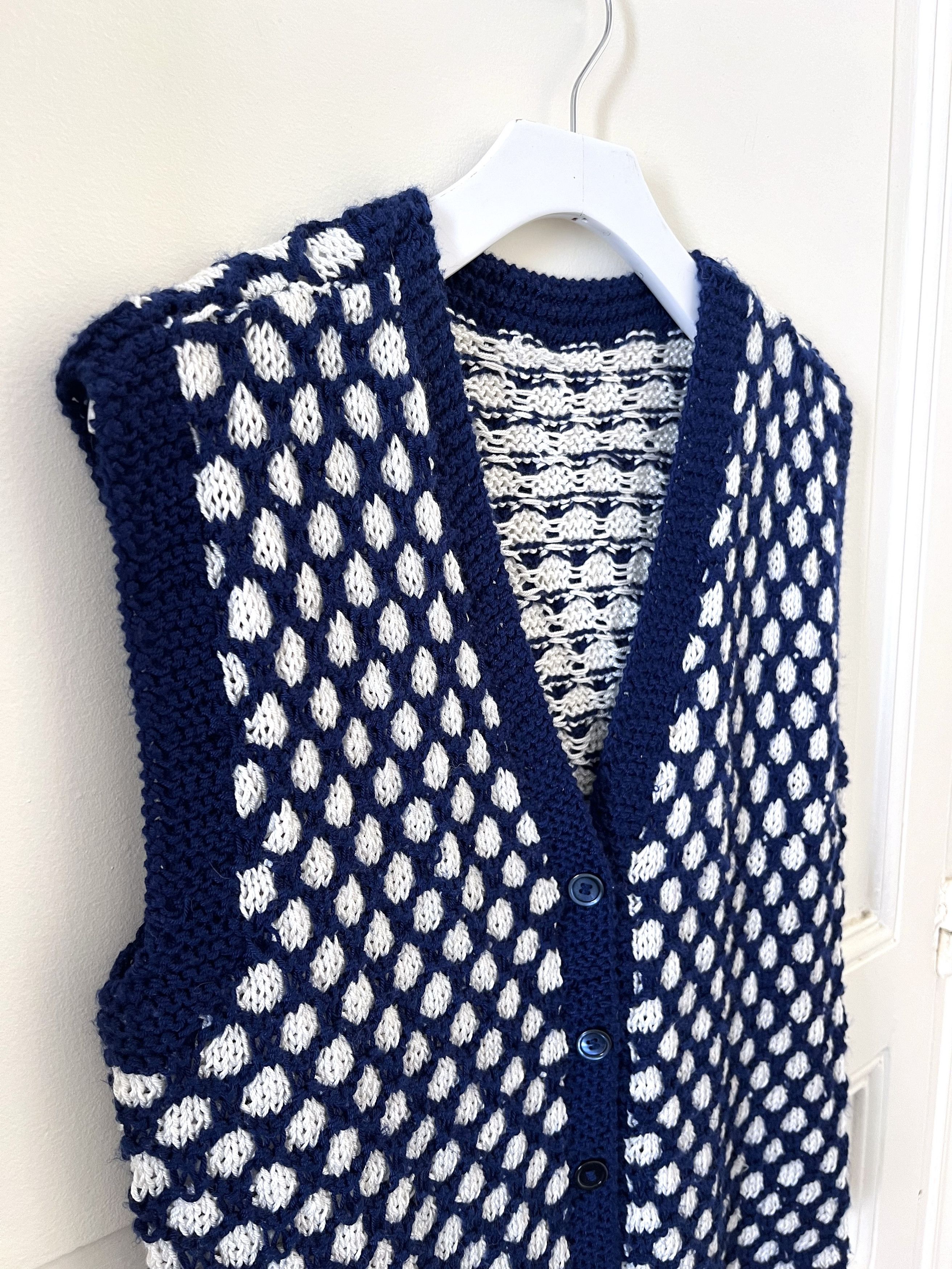 Vintage Hand-knitted Sleeveless Vest Size M / US 6-8 / IT 42-44 - 3 Thumbnail