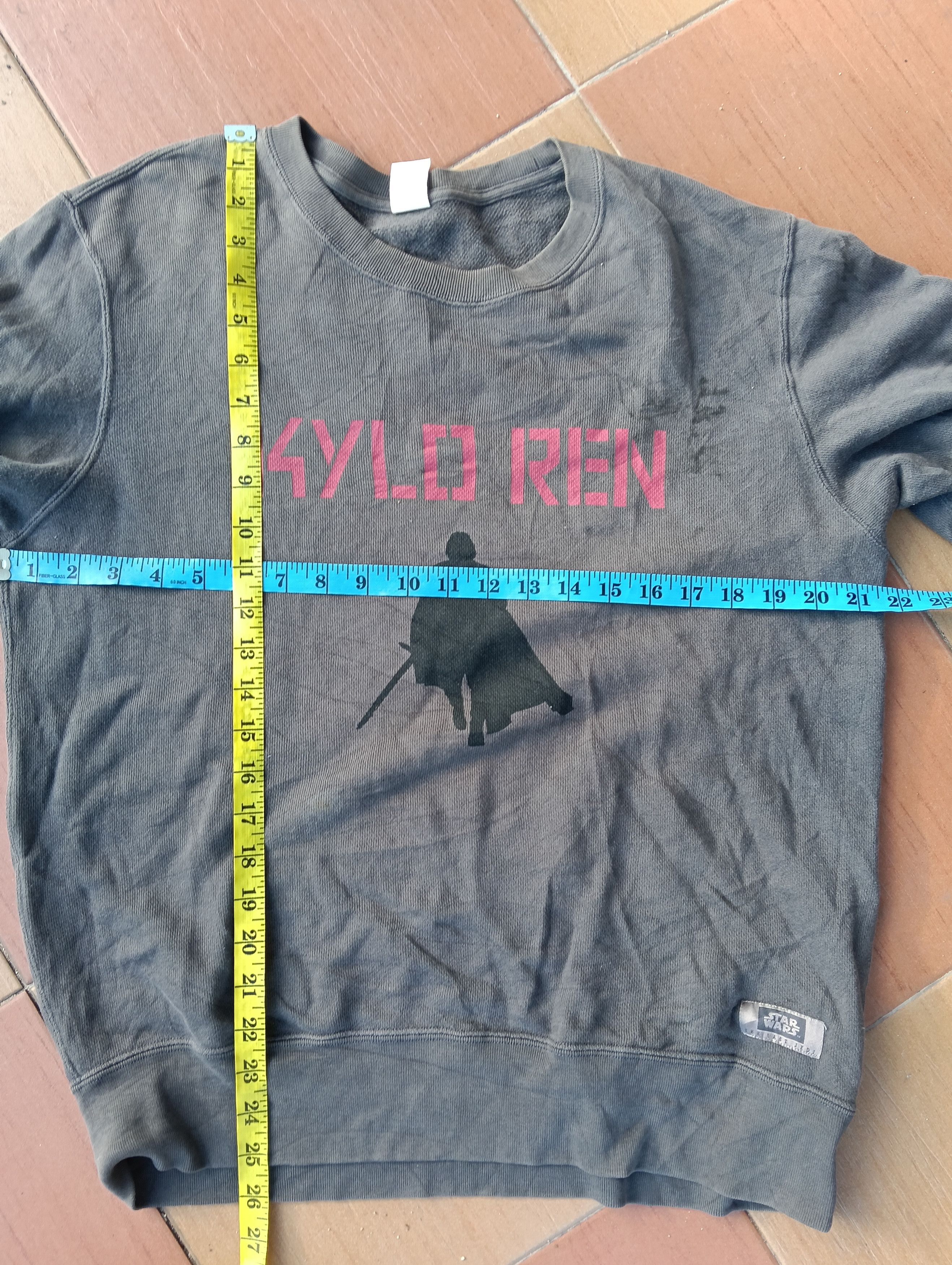 Star Wars Kylo Ren Star wars Sweatshirt faded grey. Size US L / EU 52-54 / 3 - 6 Thumbnail